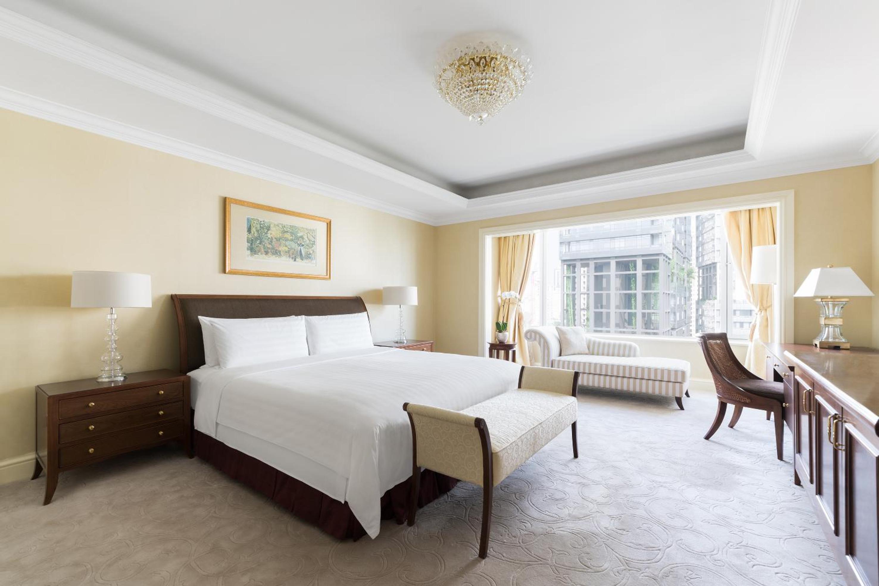 Valley Wing Singapore Suite
