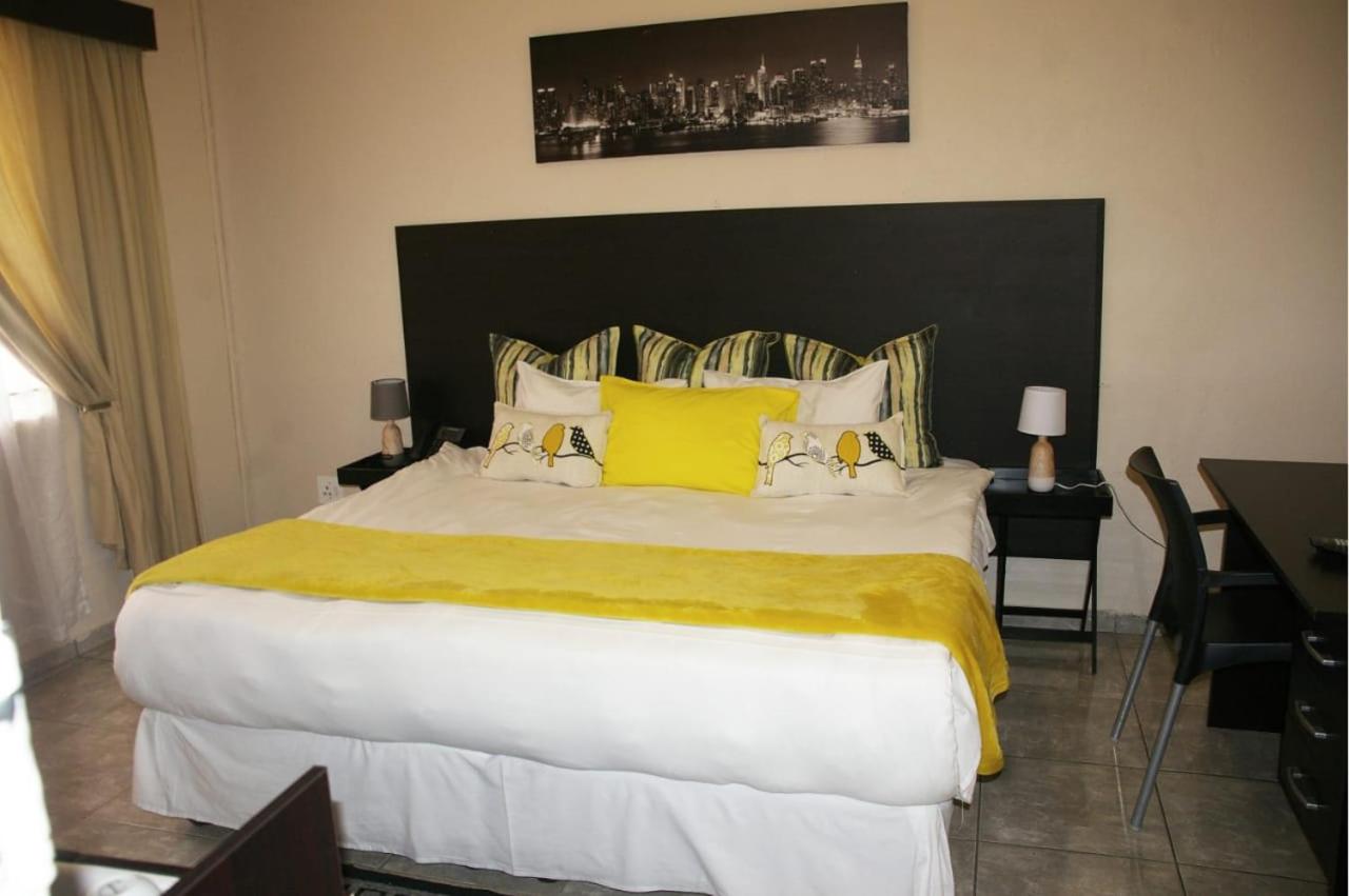 Deluxe Double Room with Shower - Photo 4
