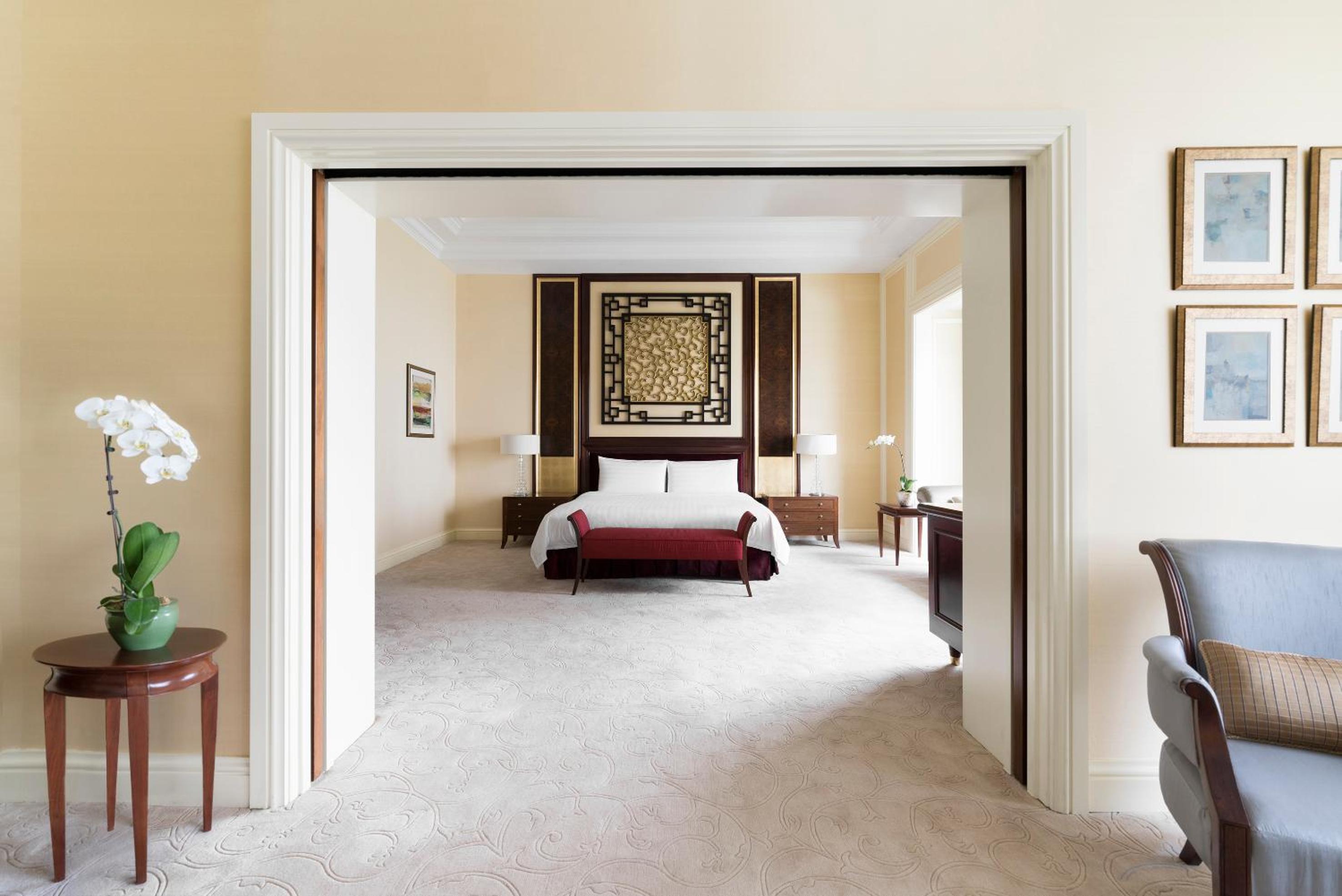 Shangri La Suite (Non Smoking)