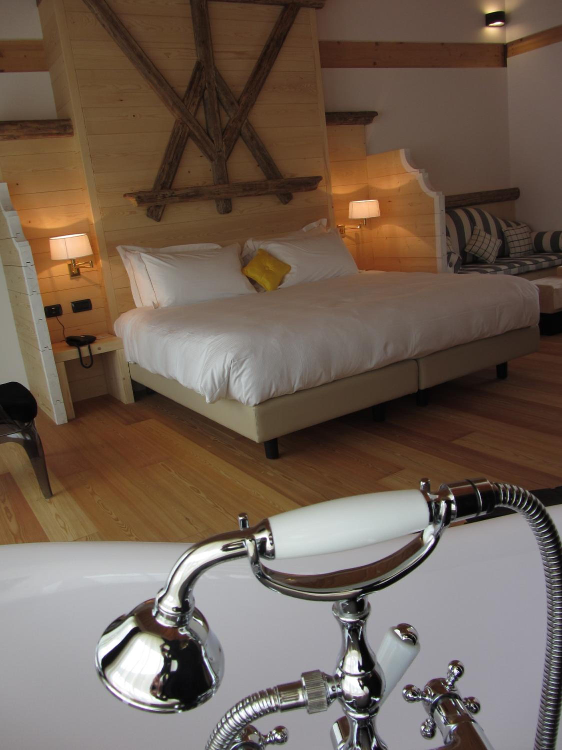 Suite with Terrace and Bath Tub - Photo 5