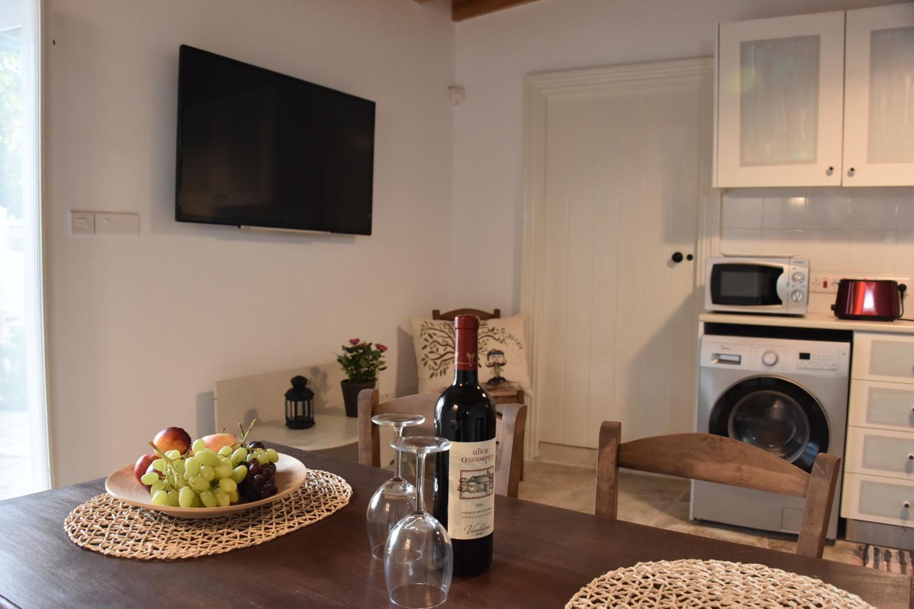 One-Bedroom House - Photo 14