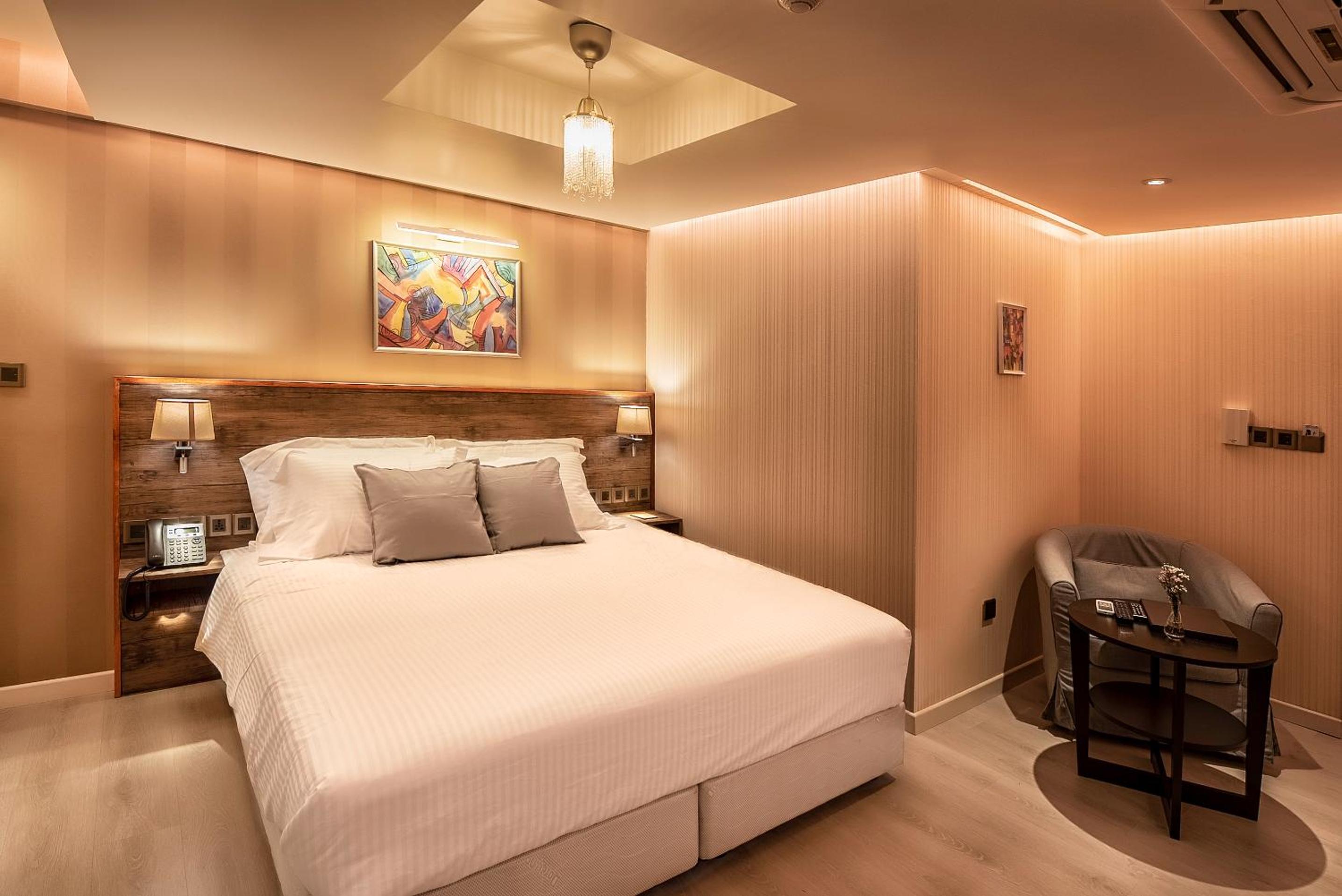 Superior Deluxe King Room