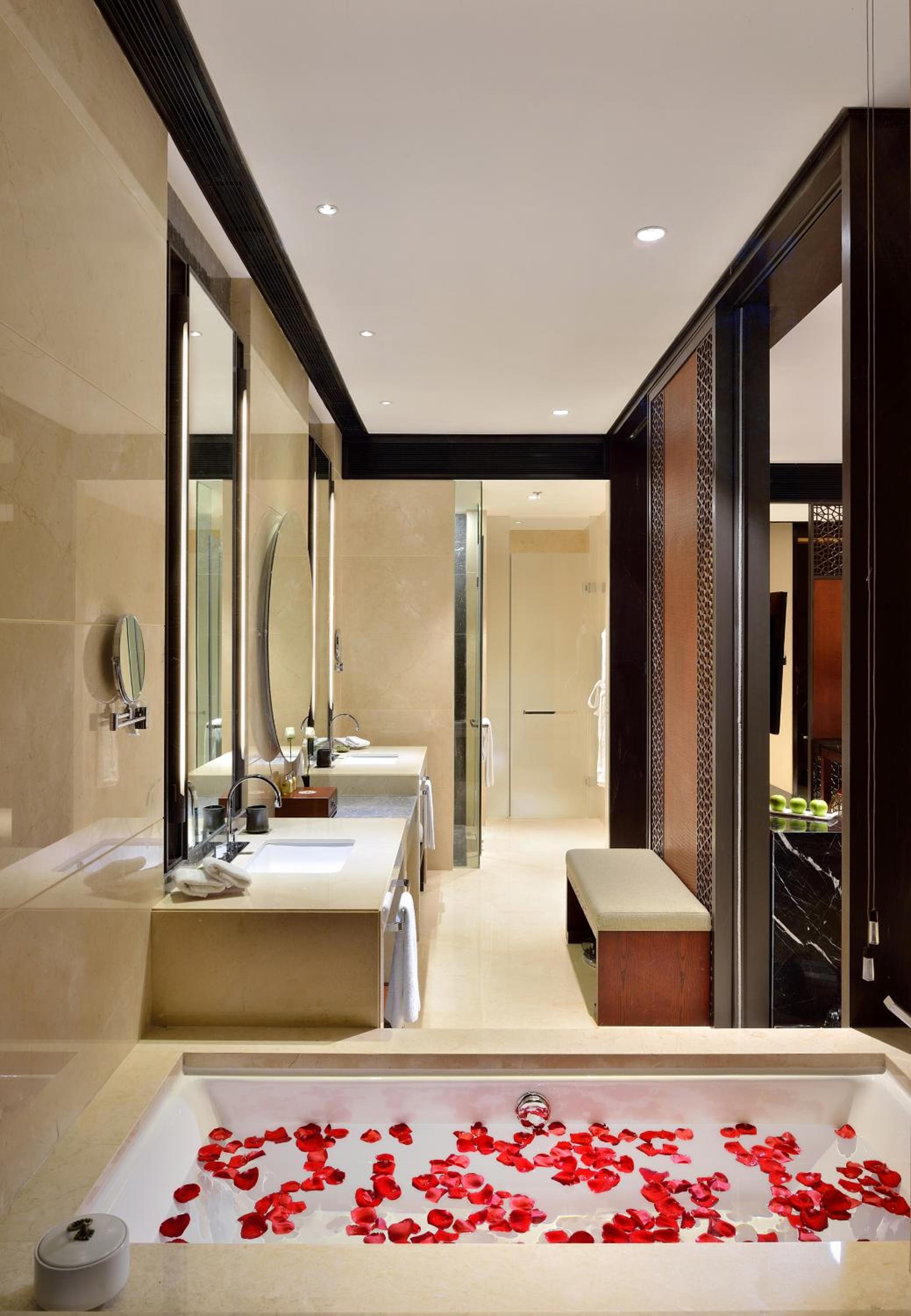 One Bedroom Suite - Free Minibar Per Stay photo 3