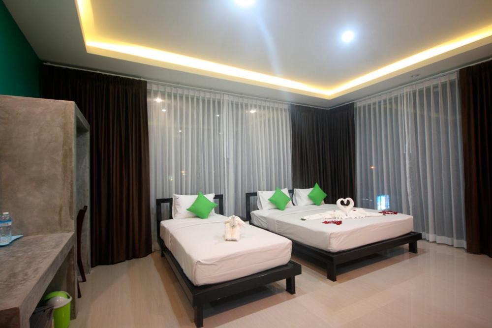 Family Room with Balcony photo 2