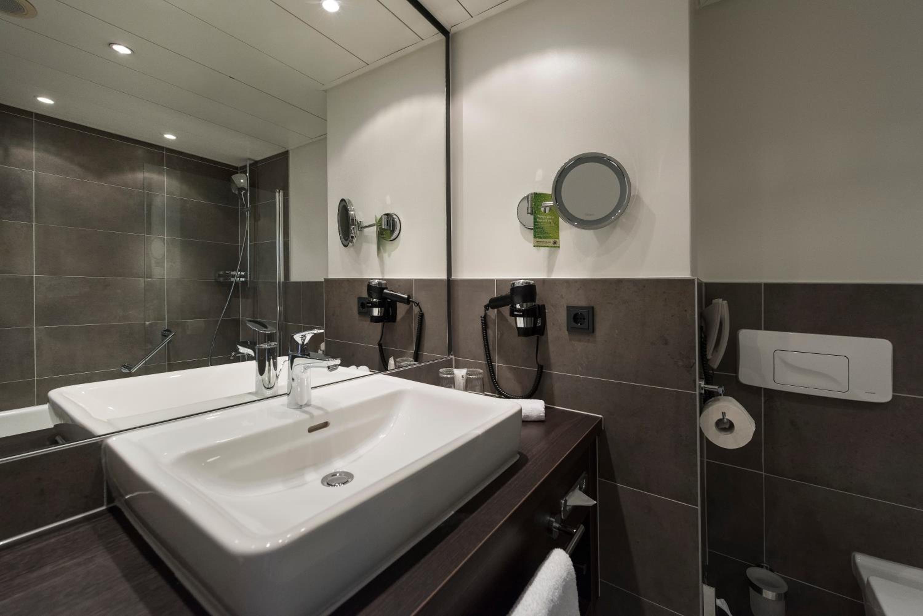 Junior Suite with City View