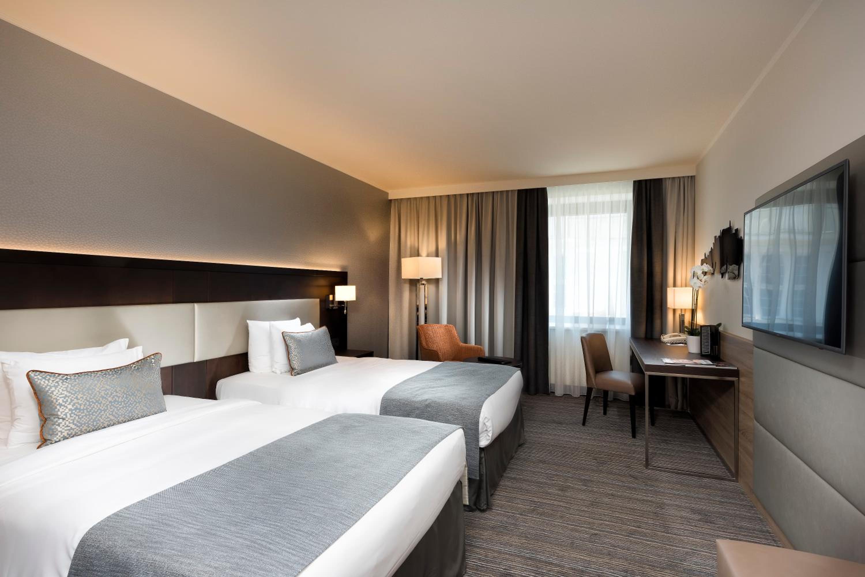 Junior Suite with City View