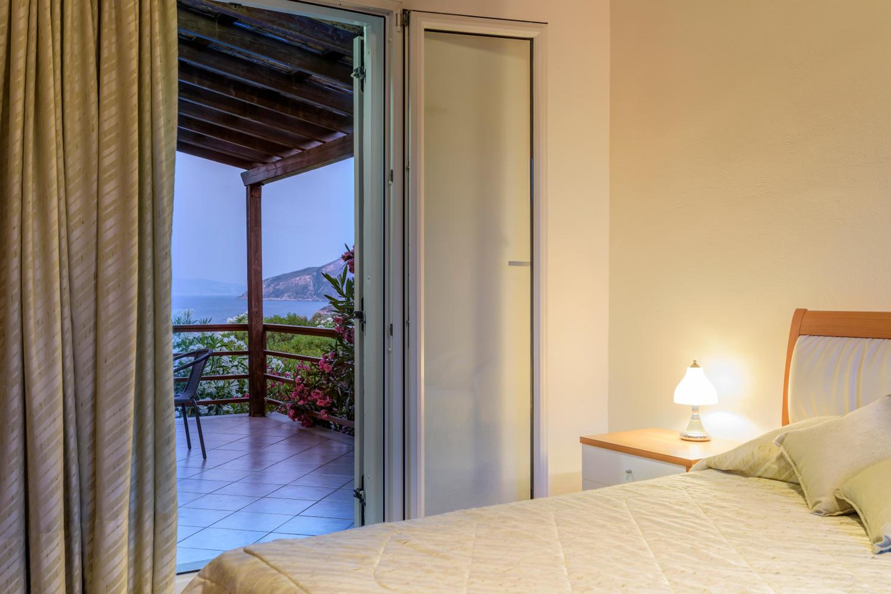One-Bedroom Villa with Private Pool (2-4 Adults) photo 3