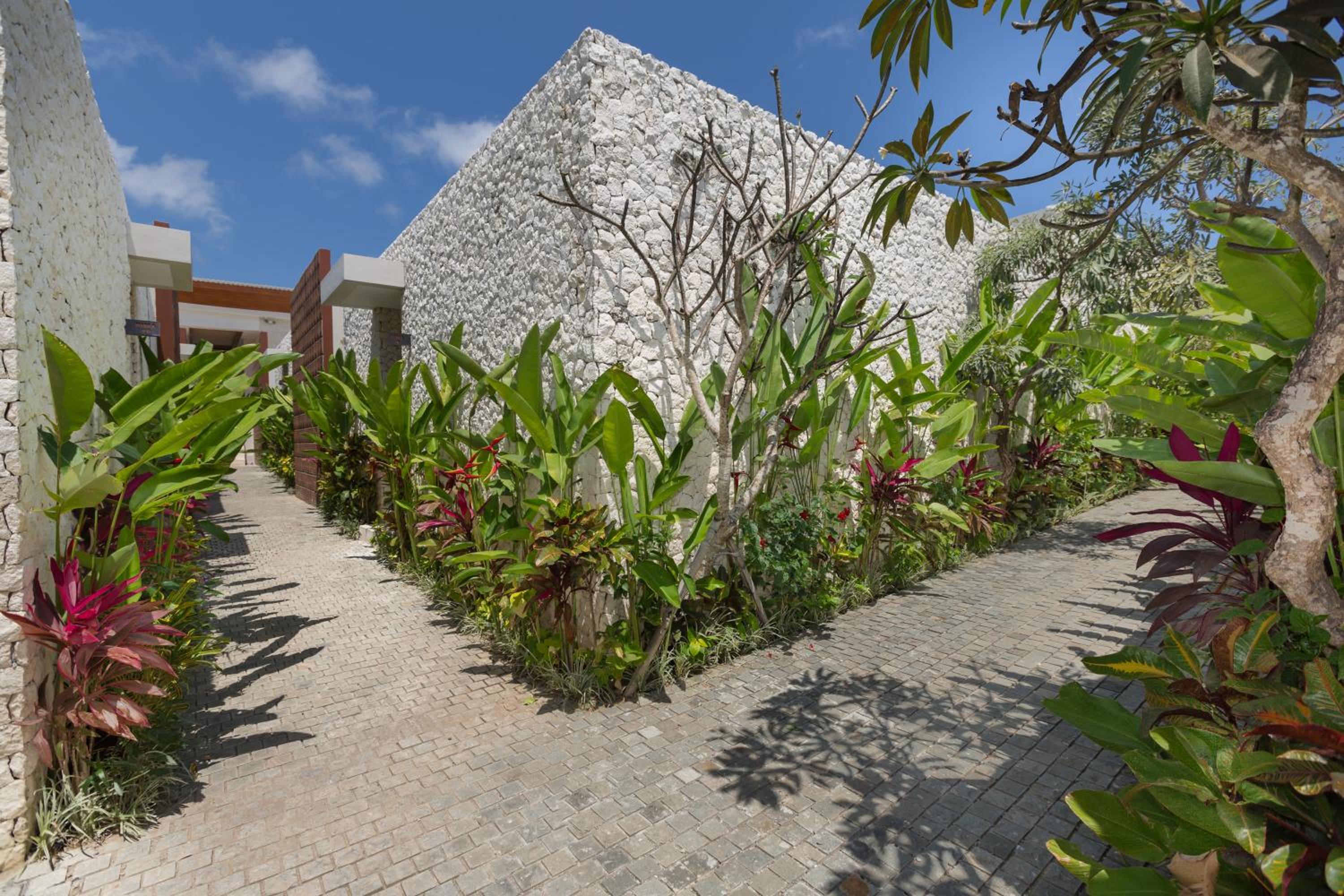 One-Bedroom Villa with Private Pool - Photo 73