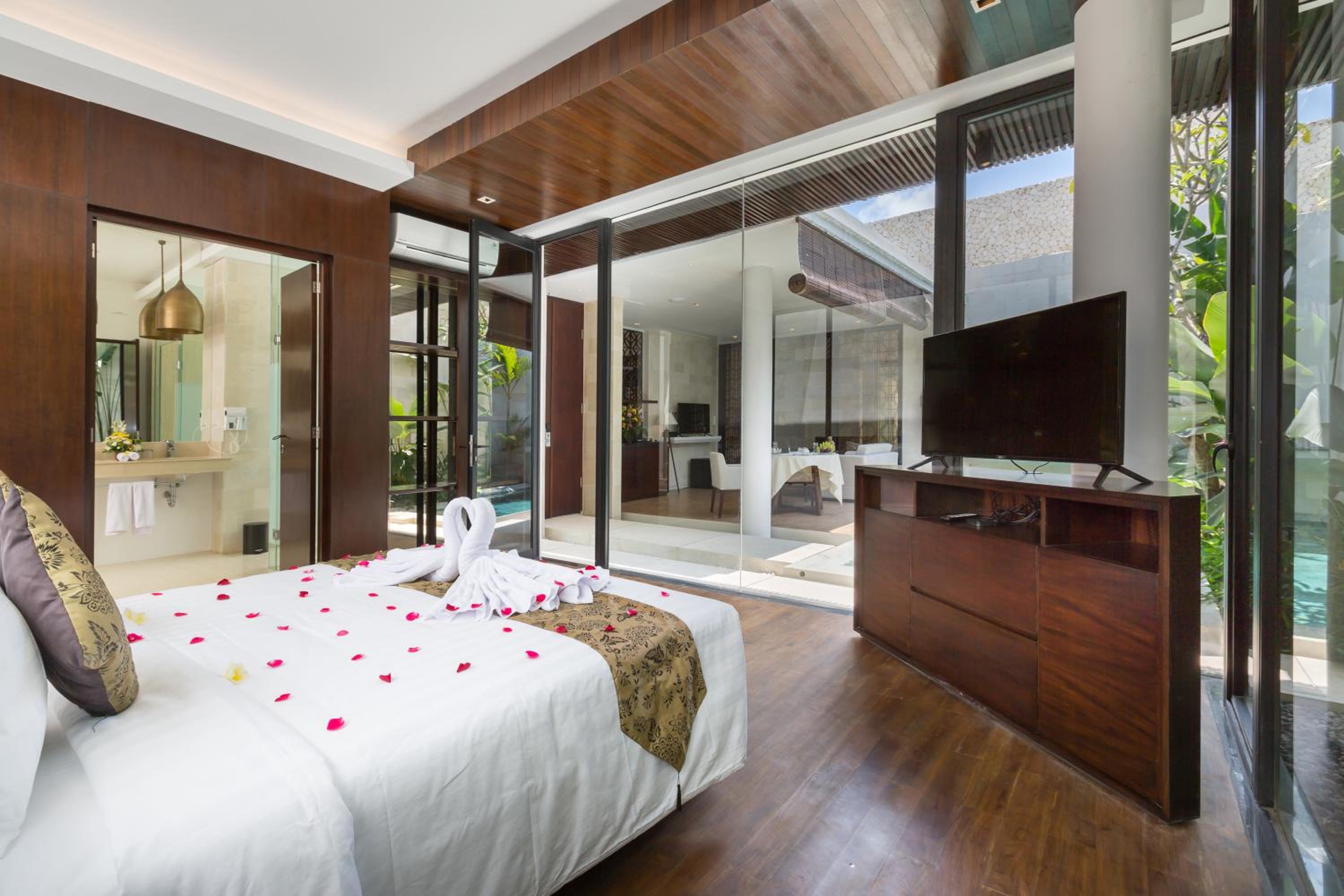 One-Bedroom Villa with Private Pool - Photo 66