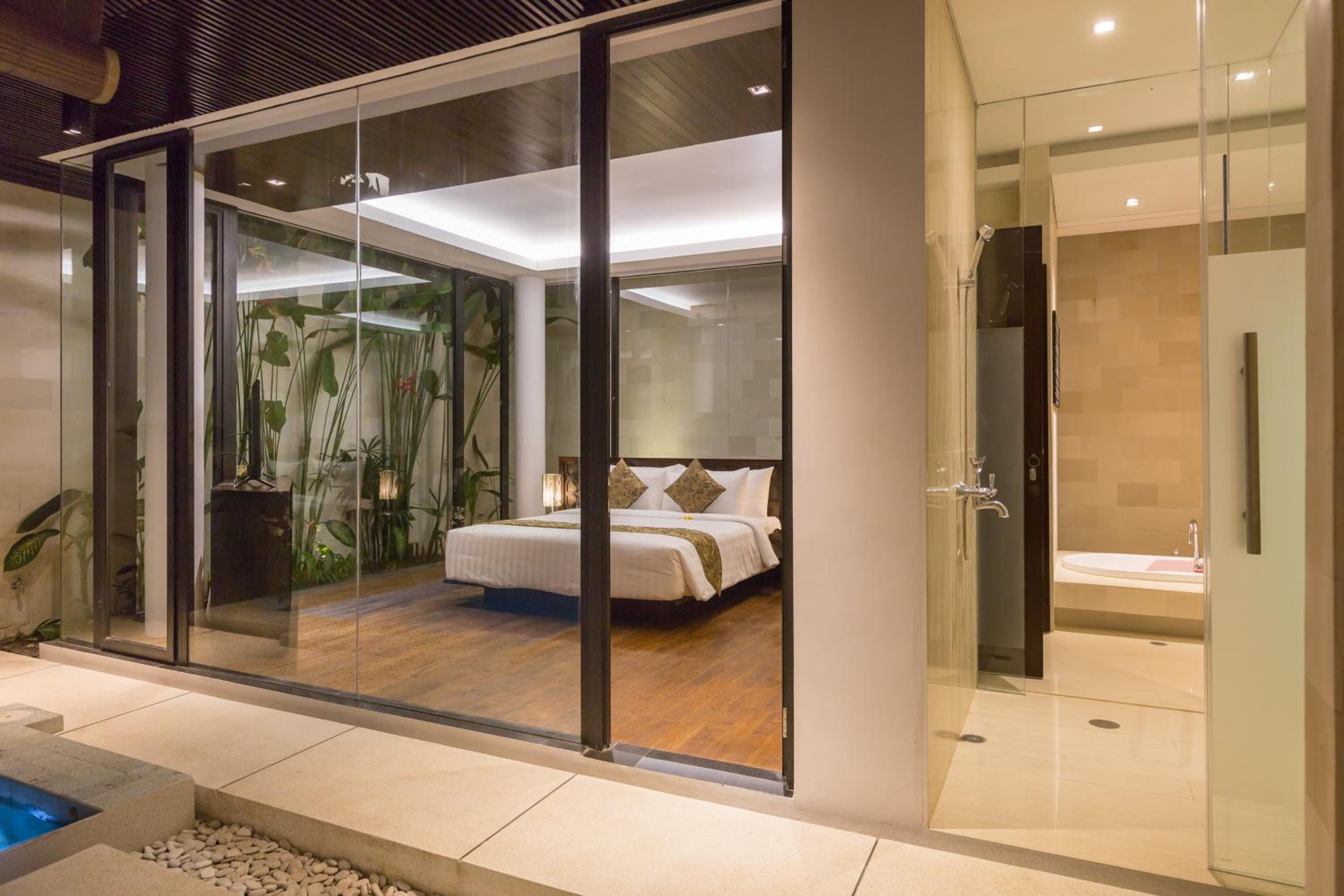 One-Bedroom Villa with Private Pool - Photo 91