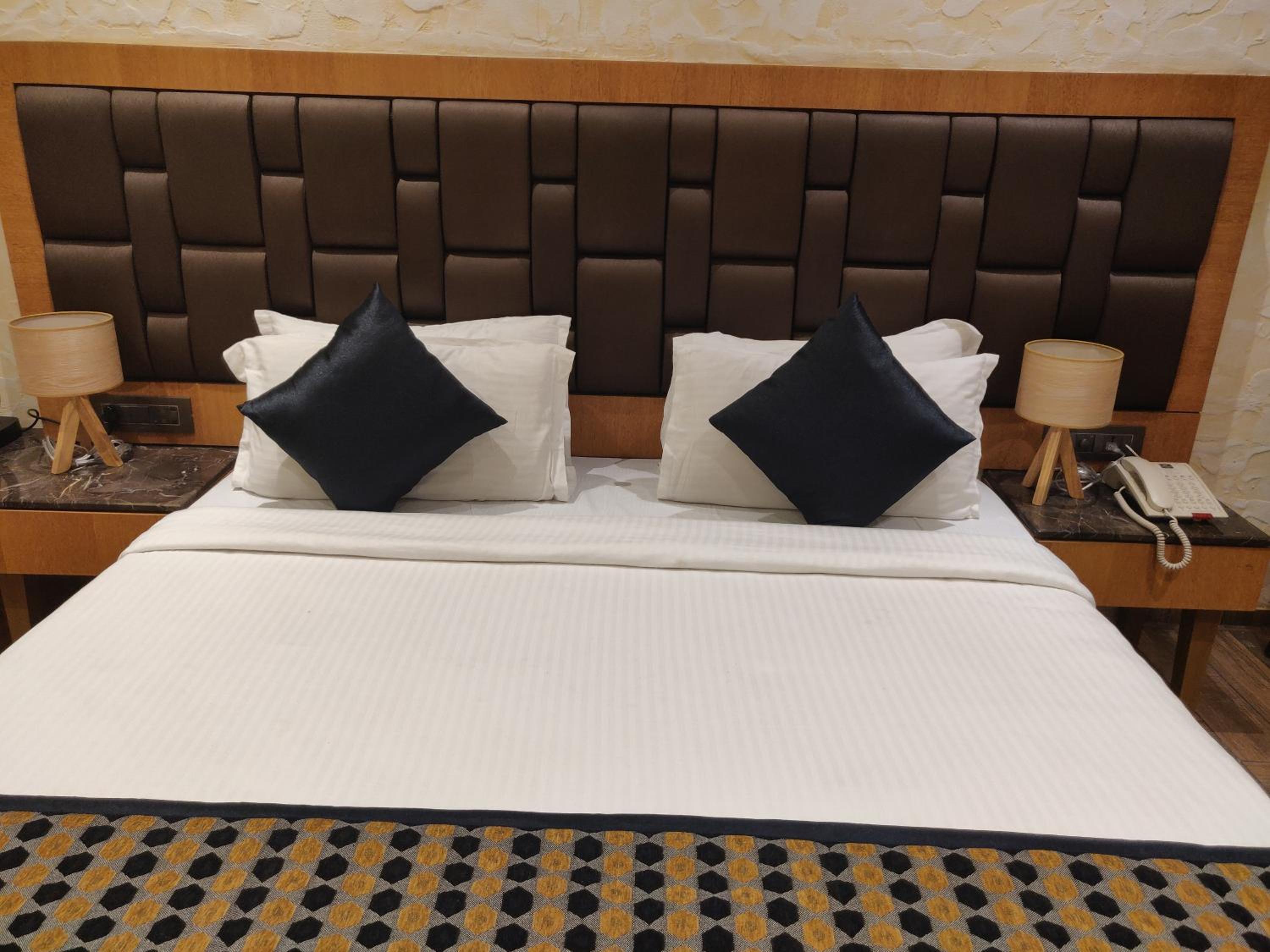 Deluxe Room - Photo 1