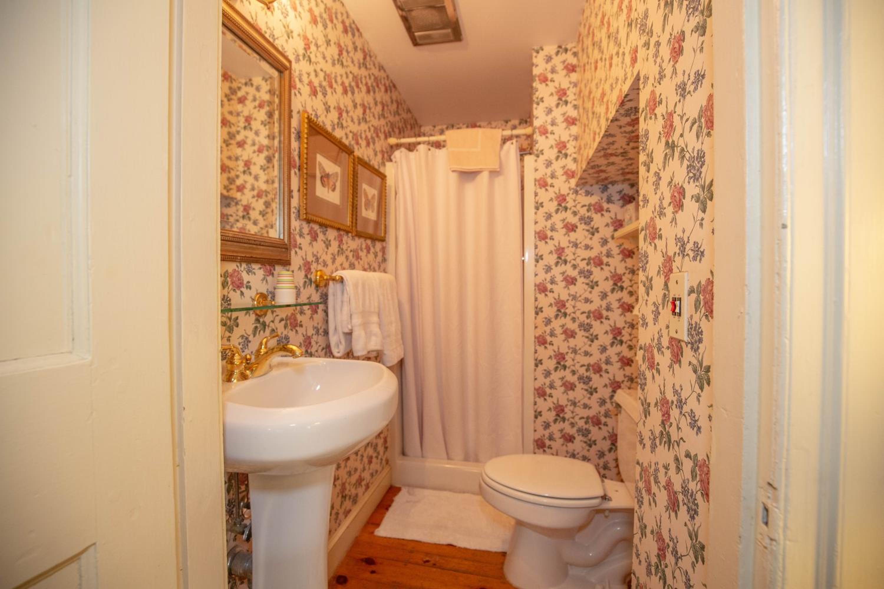 Premium Queen Room - Clark photo 3