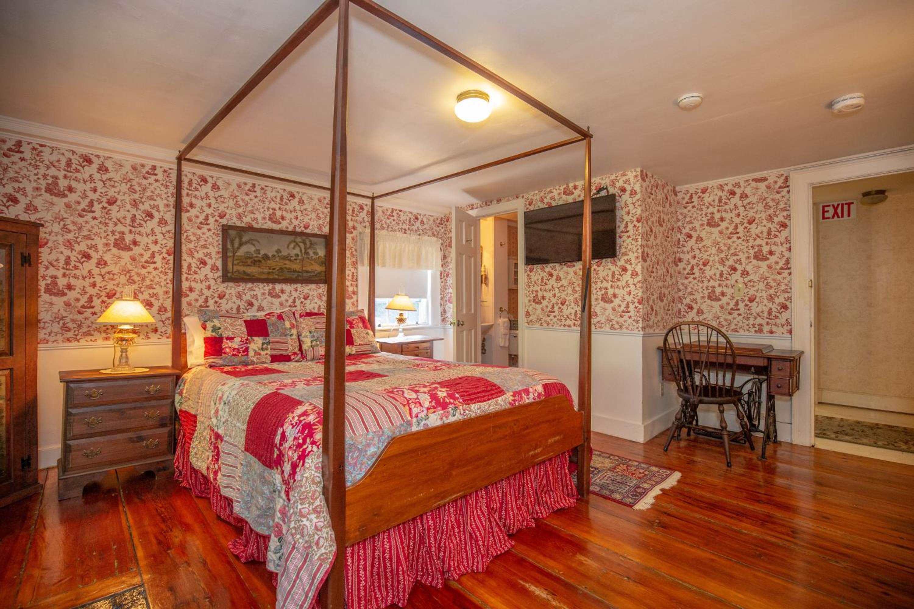 Queen Room - Noyes photo 3