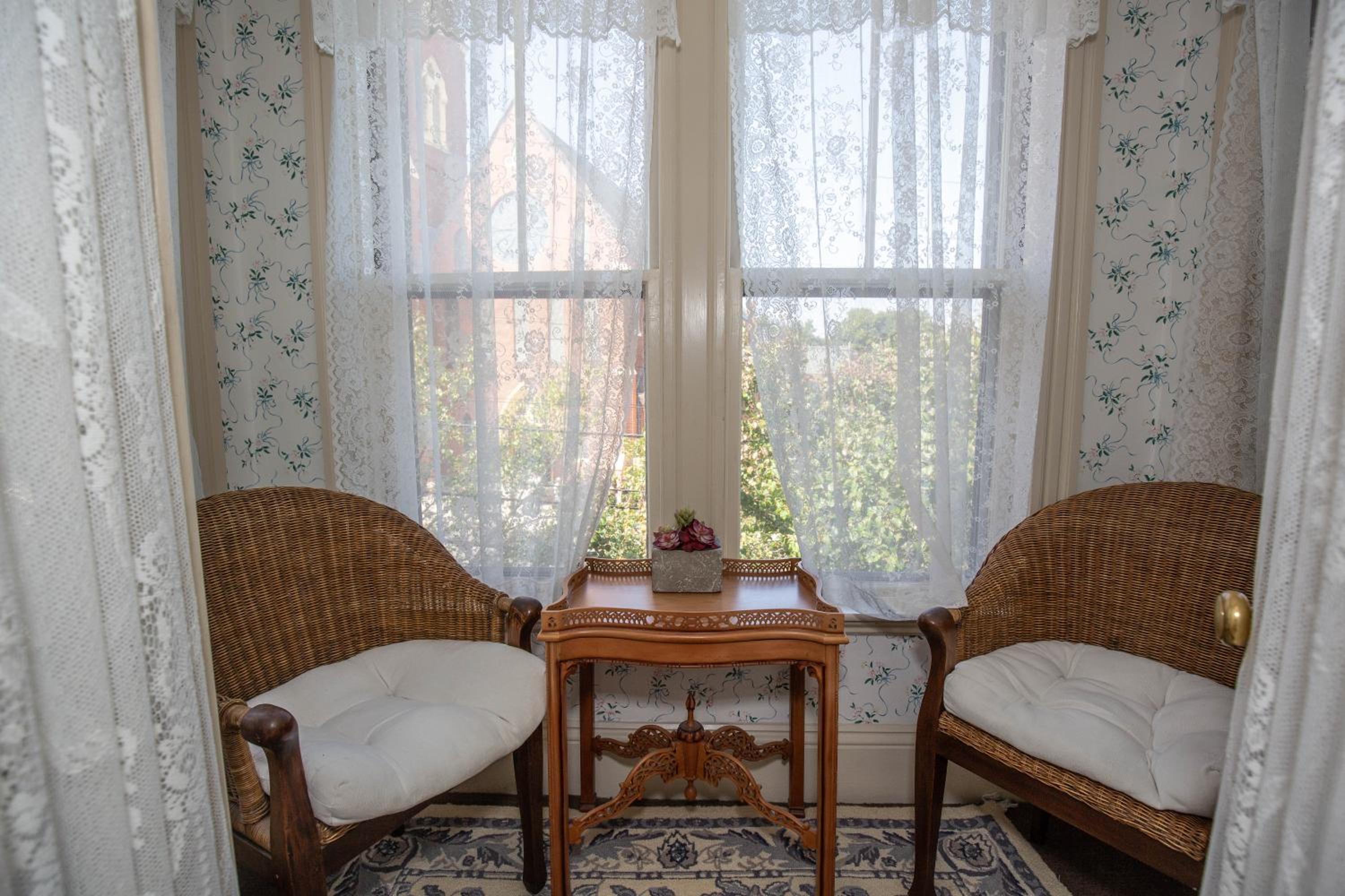 Standard King Room photo 3