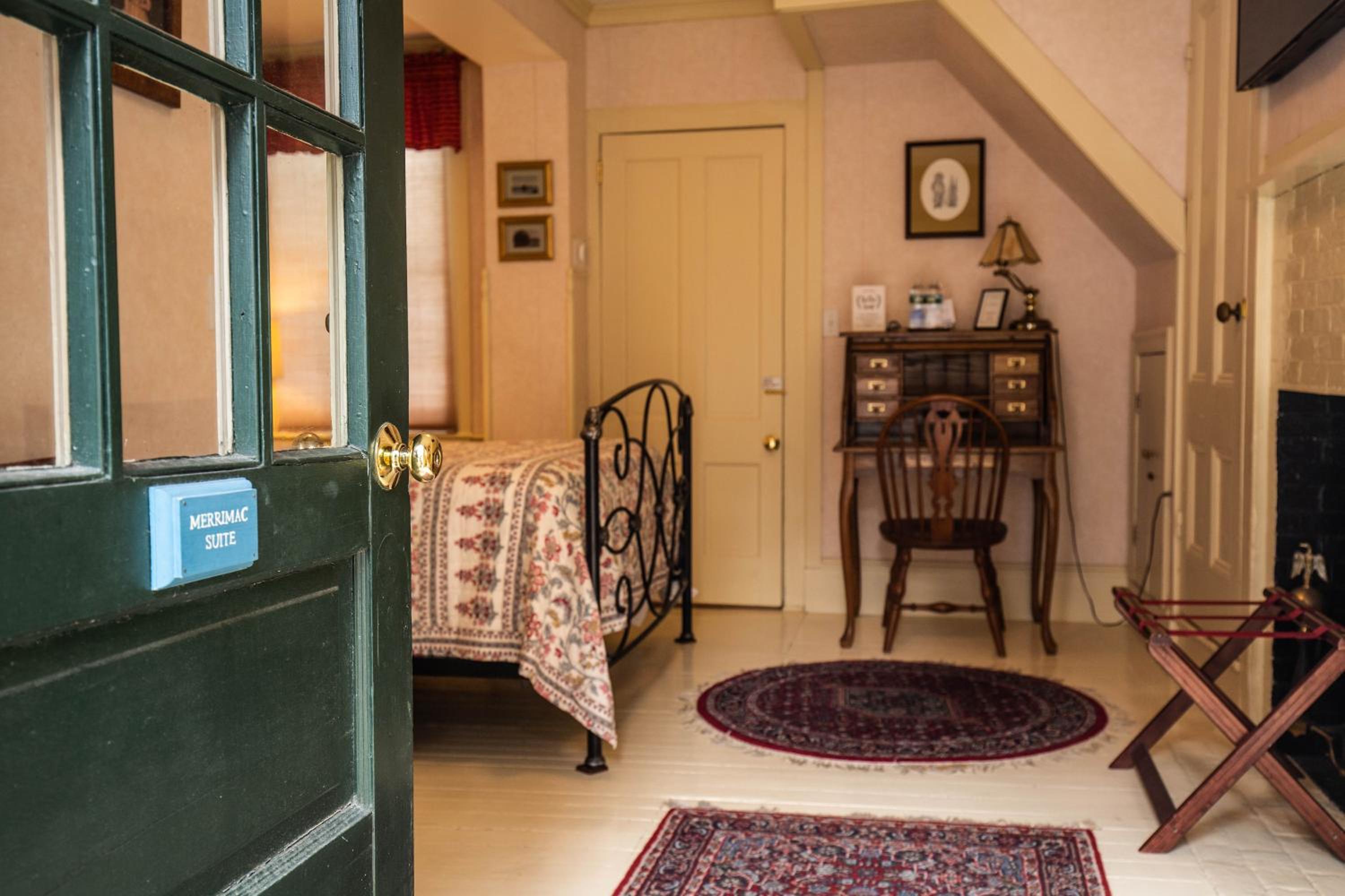 Deluxe Queen Room - Merrimac photo 3