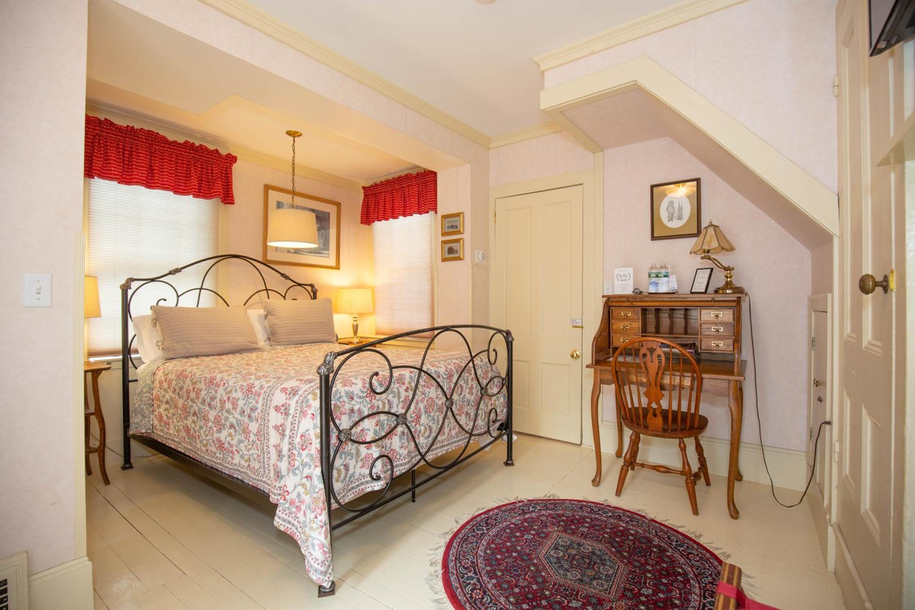Deluxe Queen Room - Merrimac