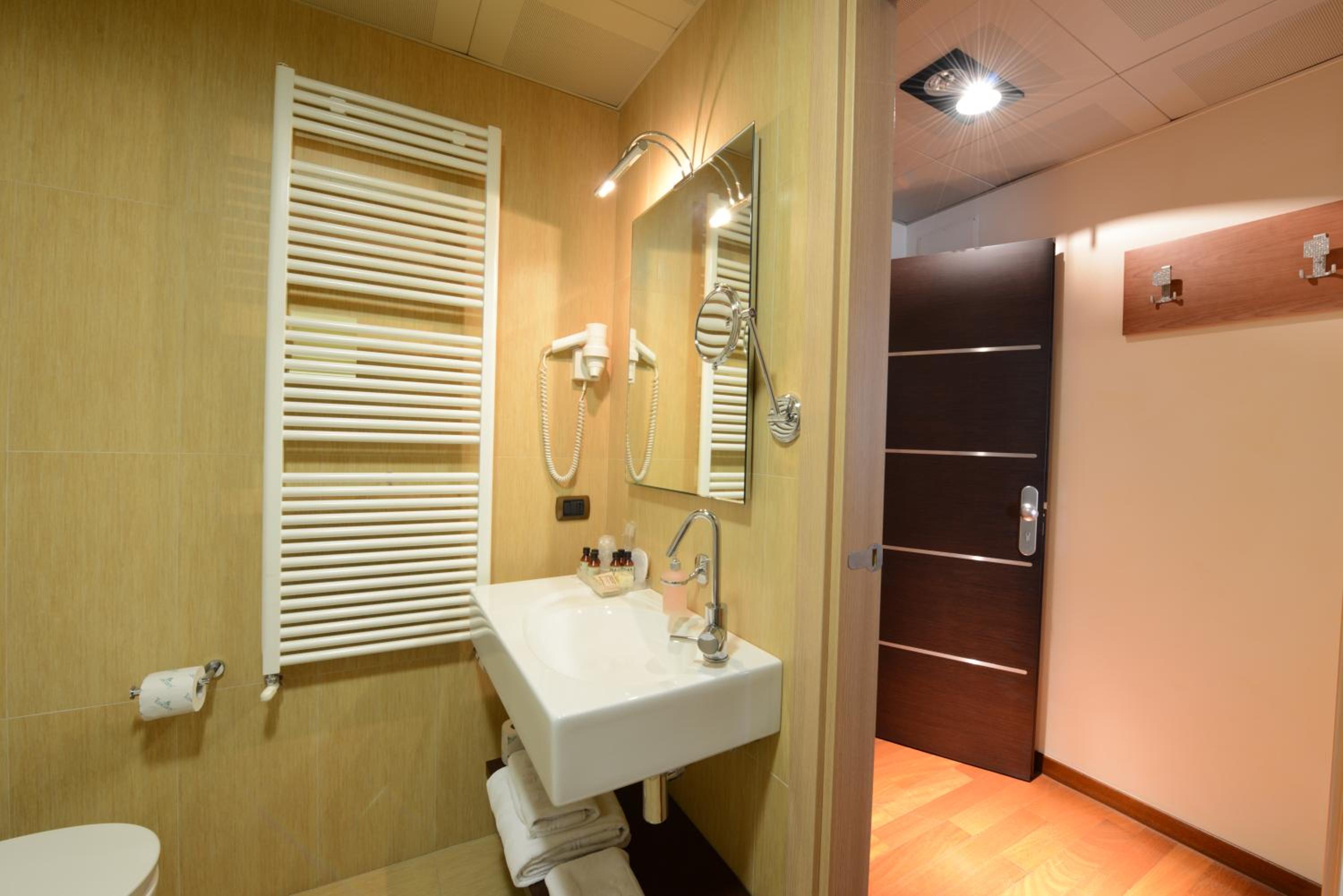 Double Room - Photo 2