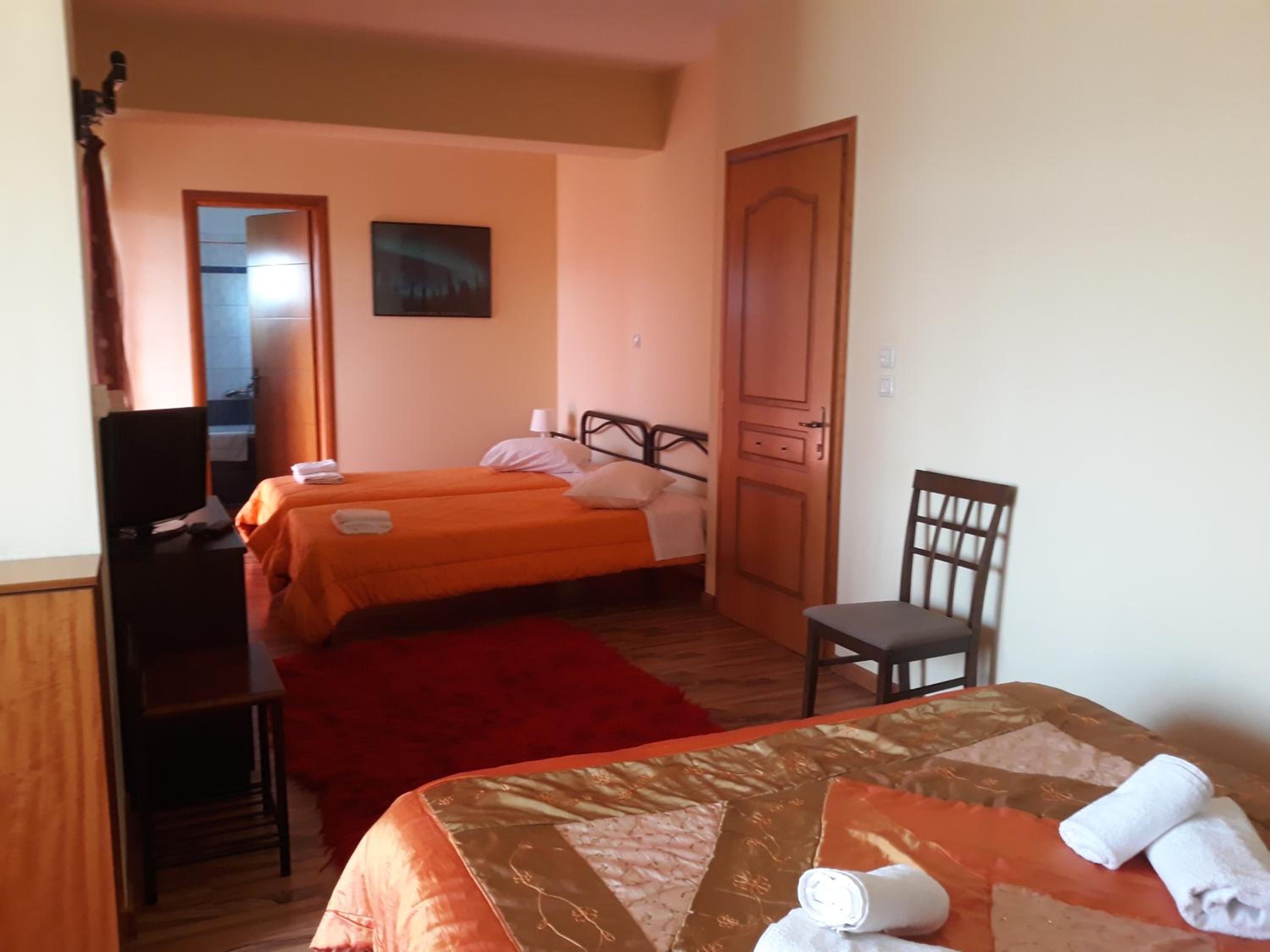 Classic Quadruple Room - Photo 9