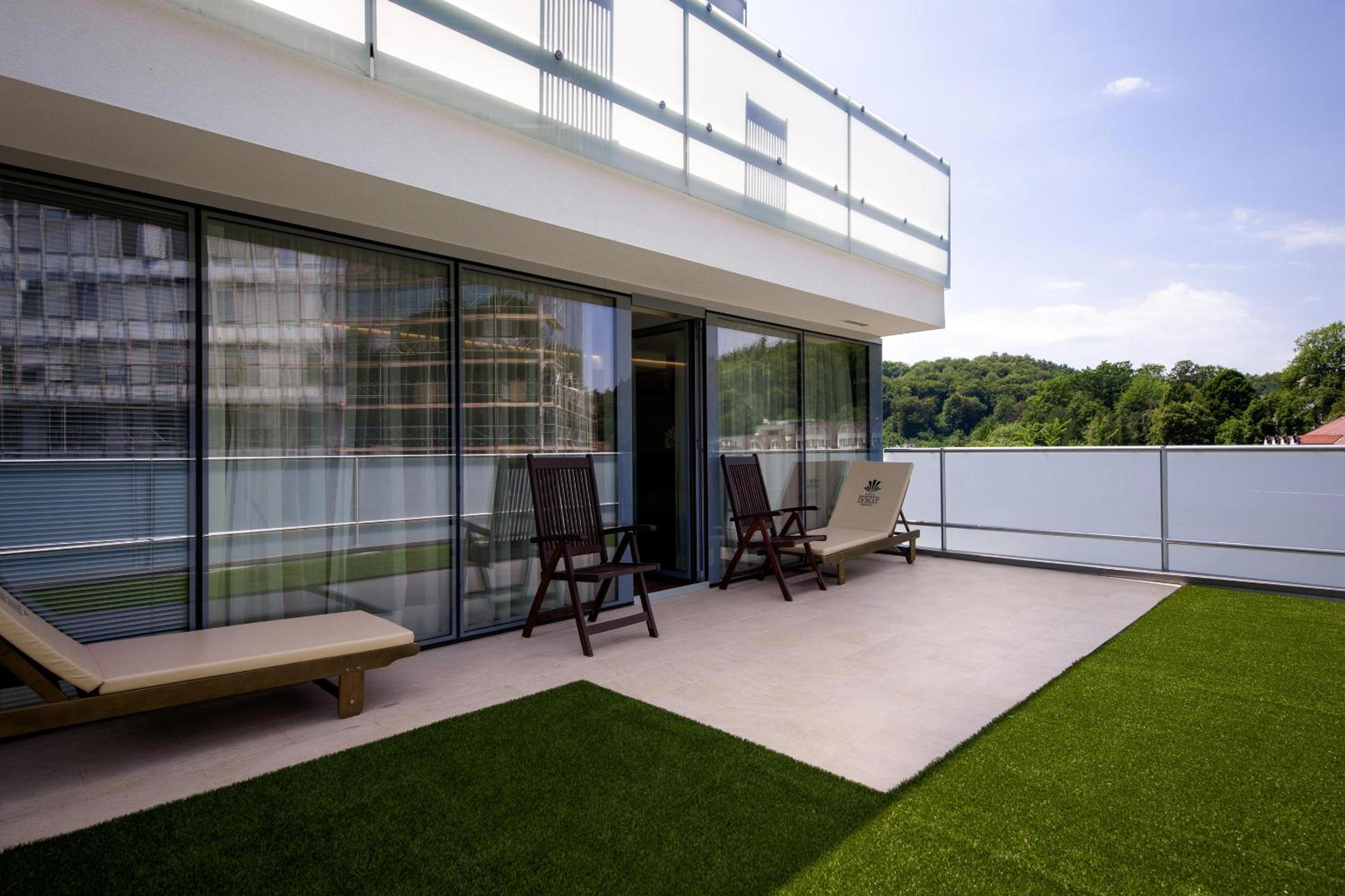 Two-Bedroom Apartment with Terrace and Sauna - Photo 18