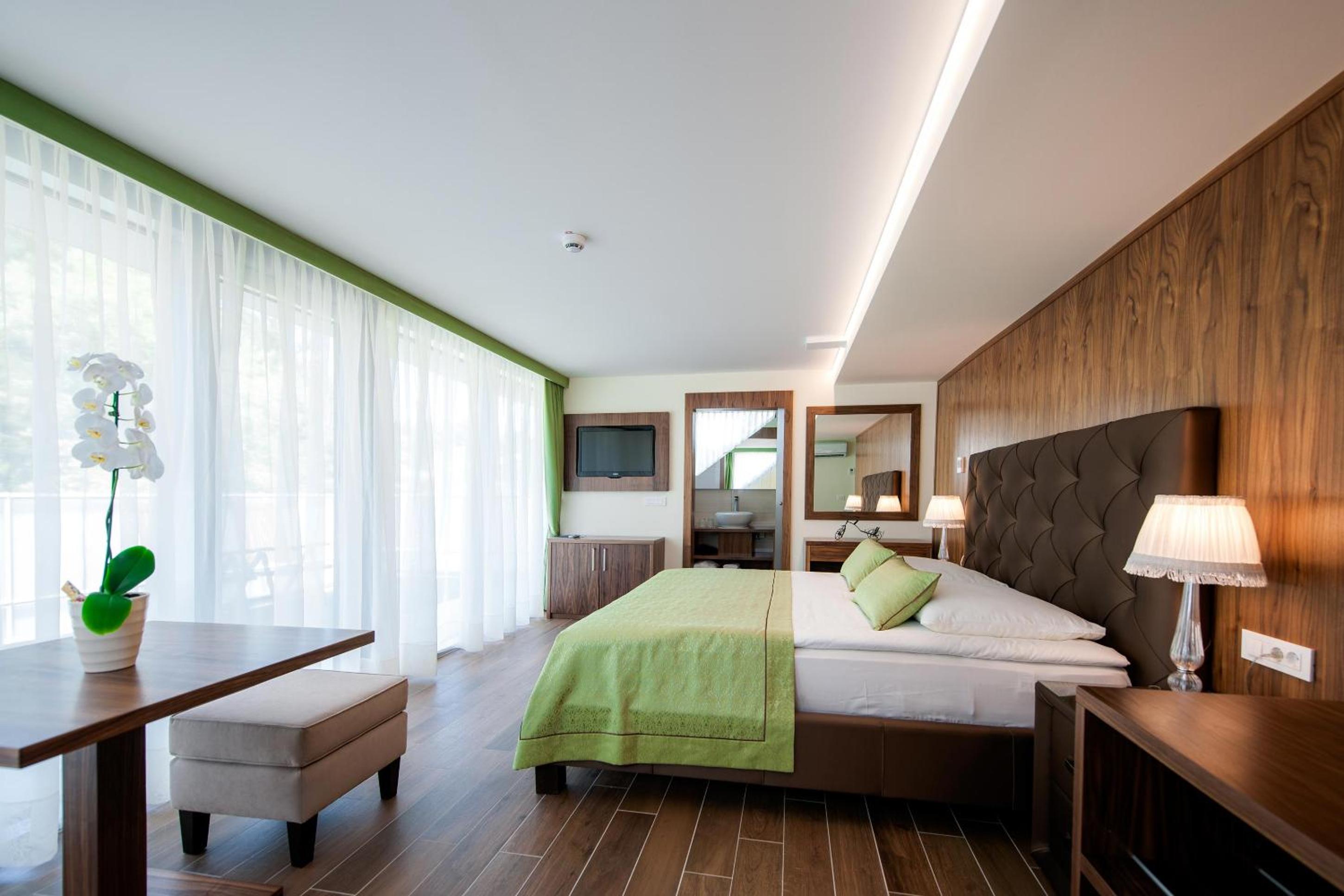 Two-Bedroom Apartment with Terrace and Sauna - Photo 6