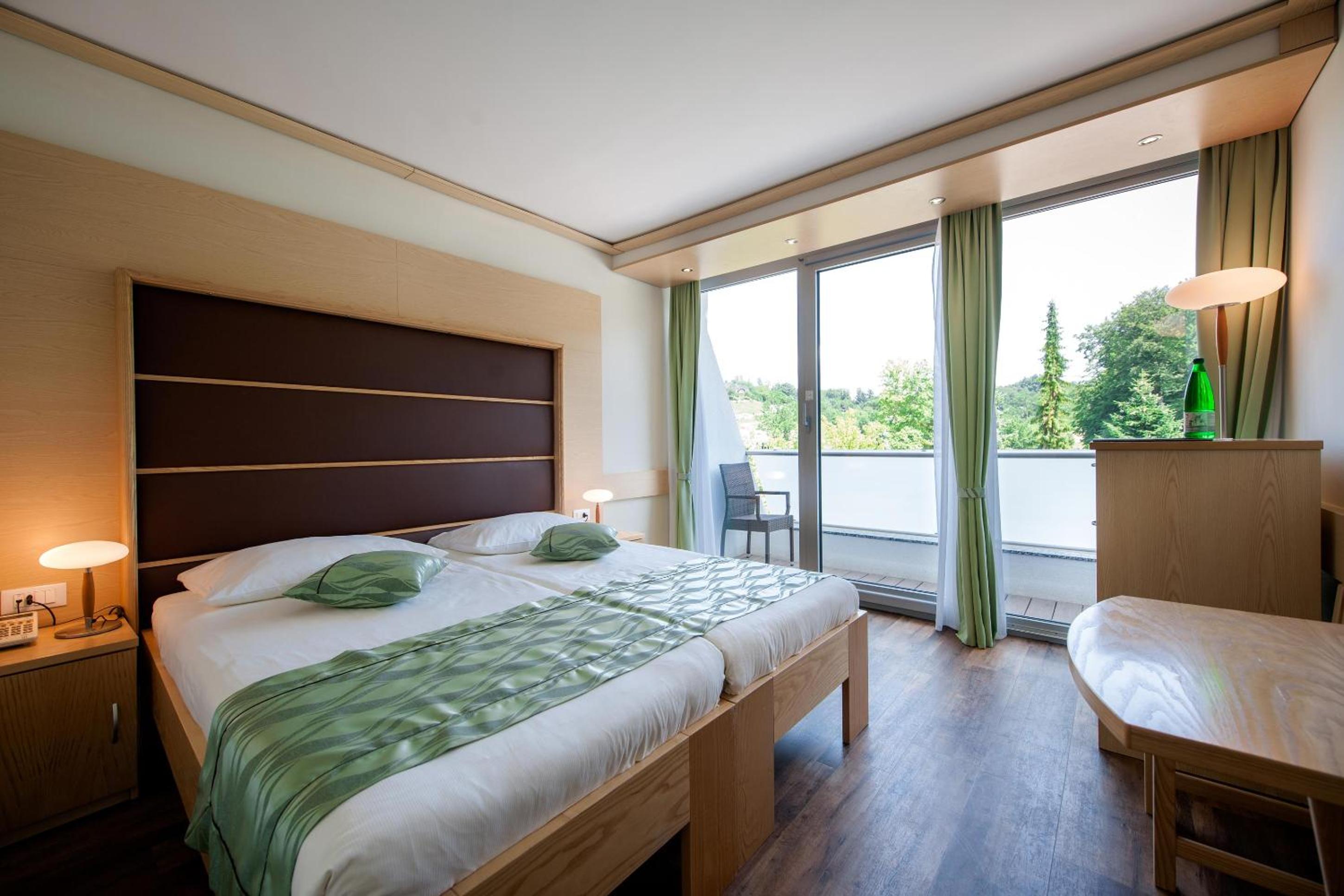 Two-Bedroom Apartment with Terrace and Sauna - Photo 4
