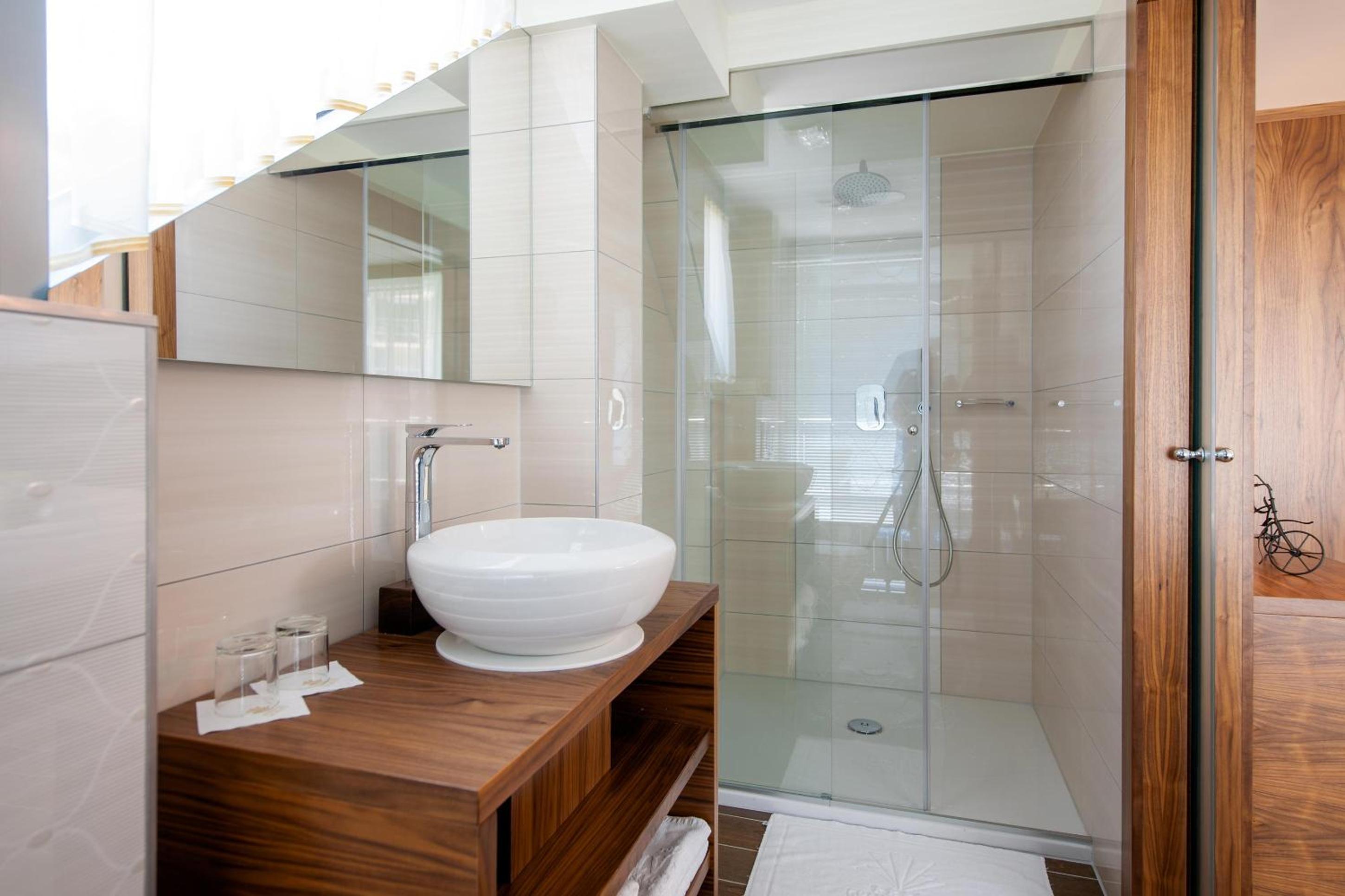 Two-Bedroom Apartment with Terrace and Sauna - Photo 17