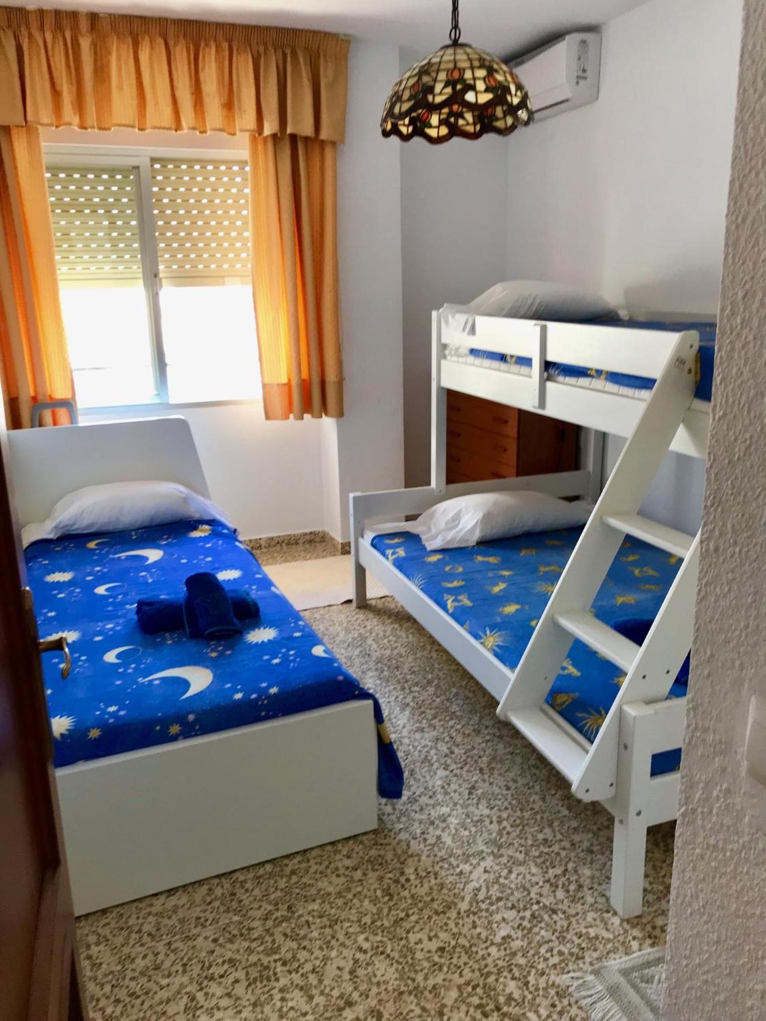Apartamento con terraza y vista al mar