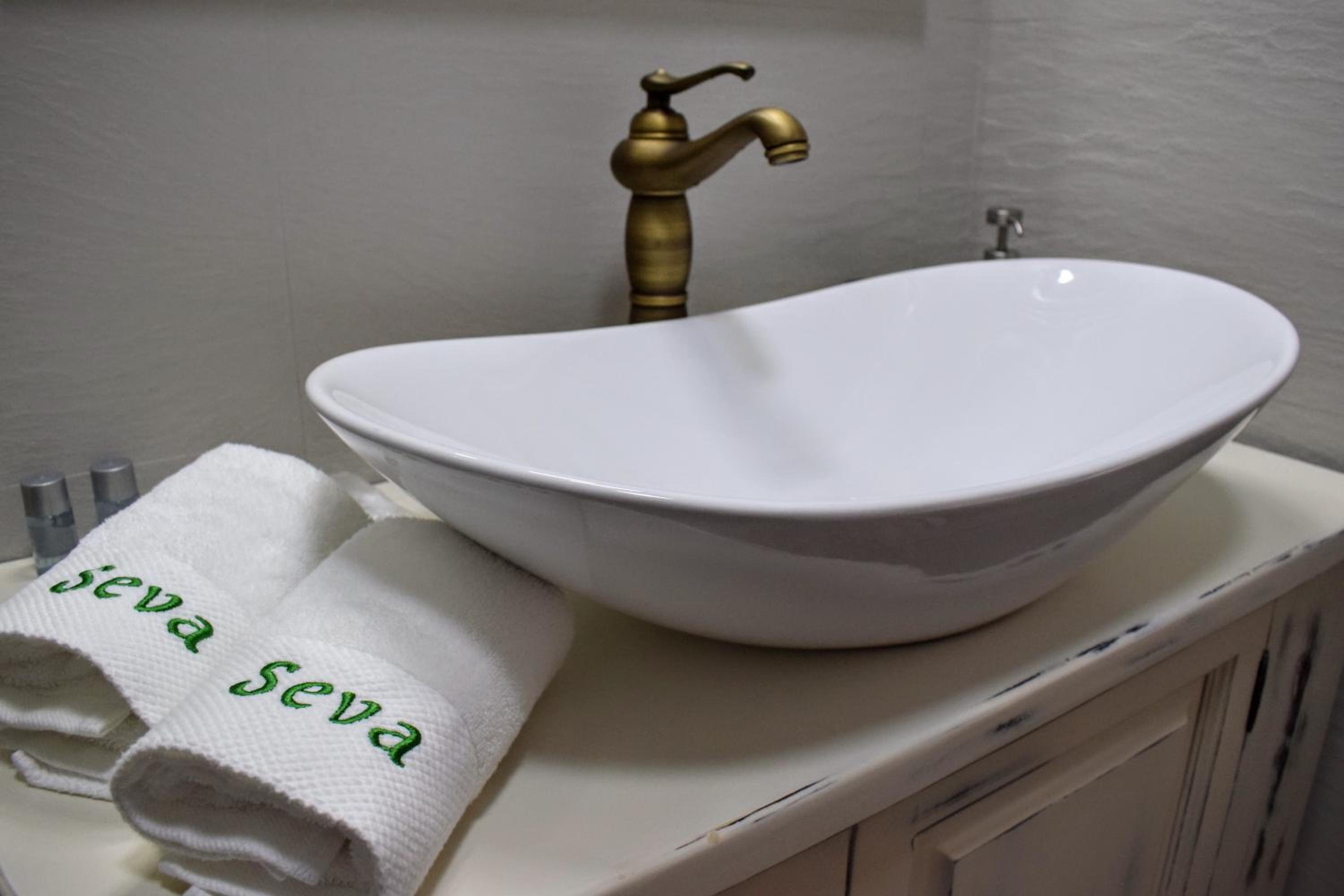 Double Room with Private Bathroom - Photo 7