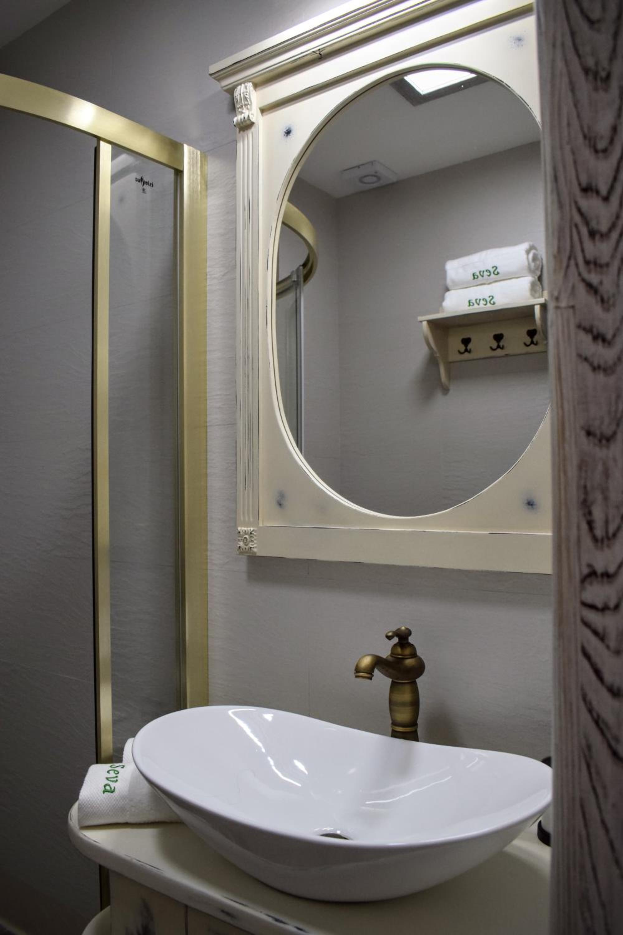 Double Room with Private Bathroom - Photo 8