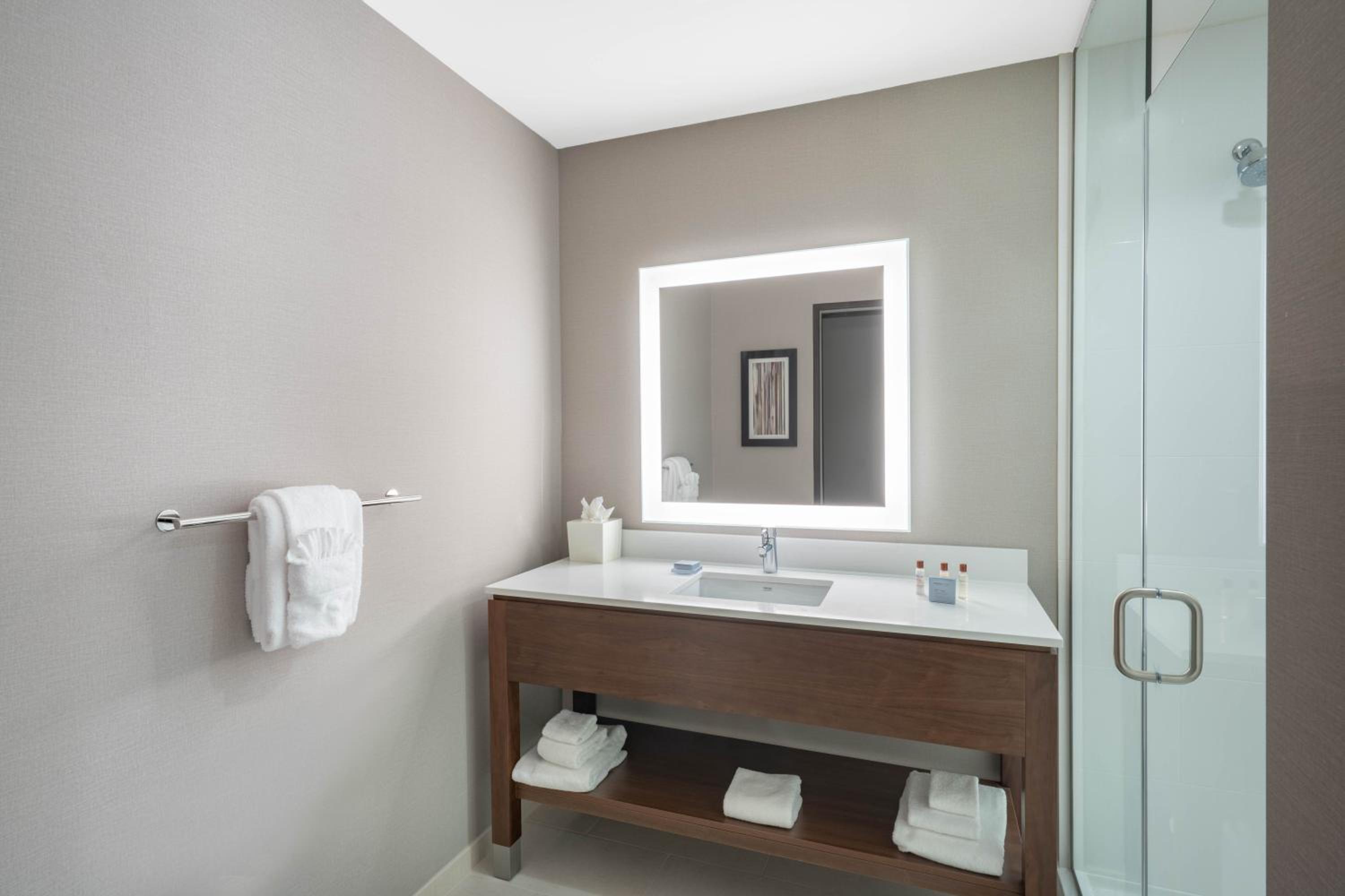 Queen Room with Two Queen Beds - Hearing Access