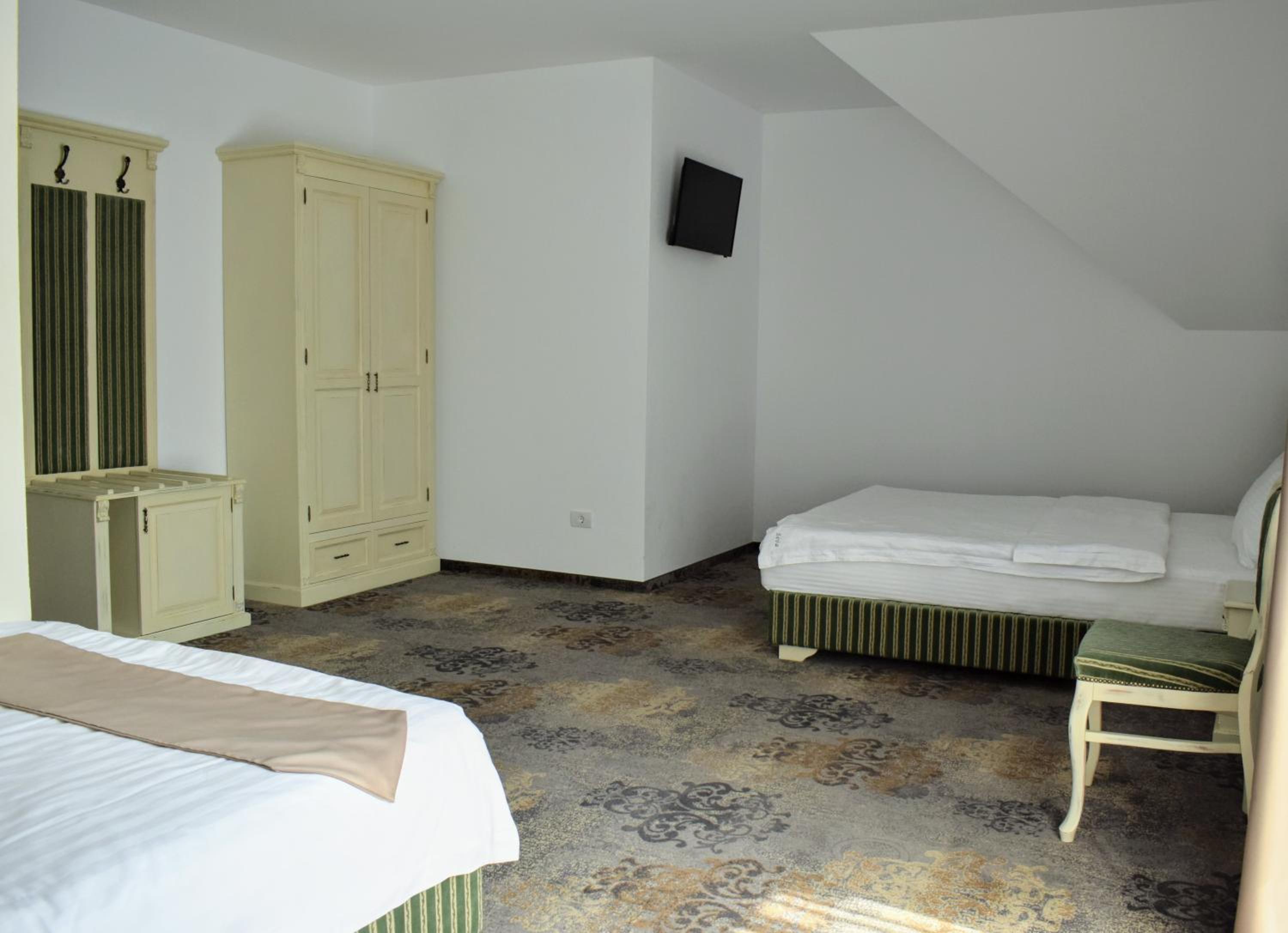 Junior Suite with Balcony - Photo 2