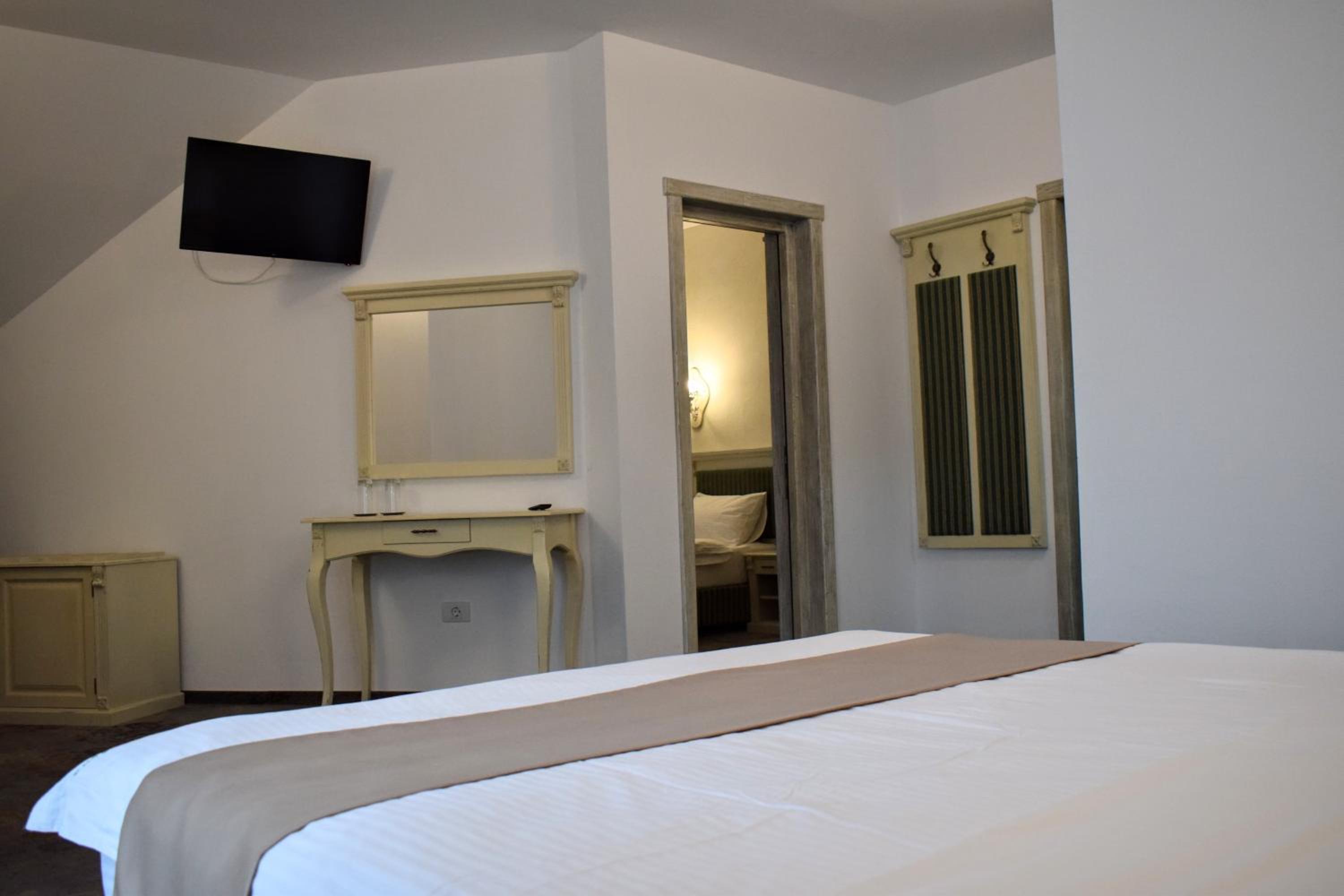 Two-Bedroom Suite - Photo 6
