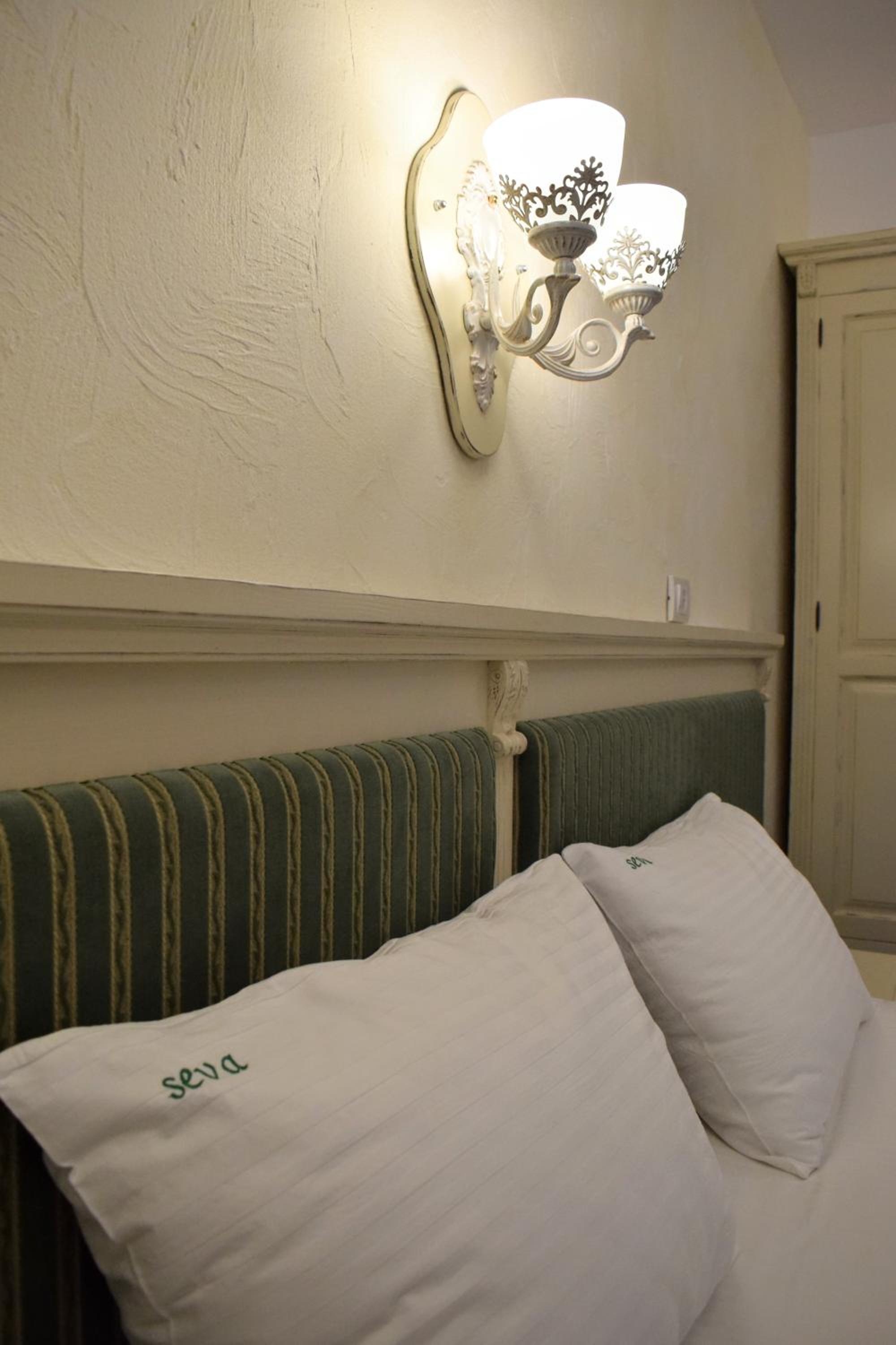 Two-Bedroom Suite - Photo 8
