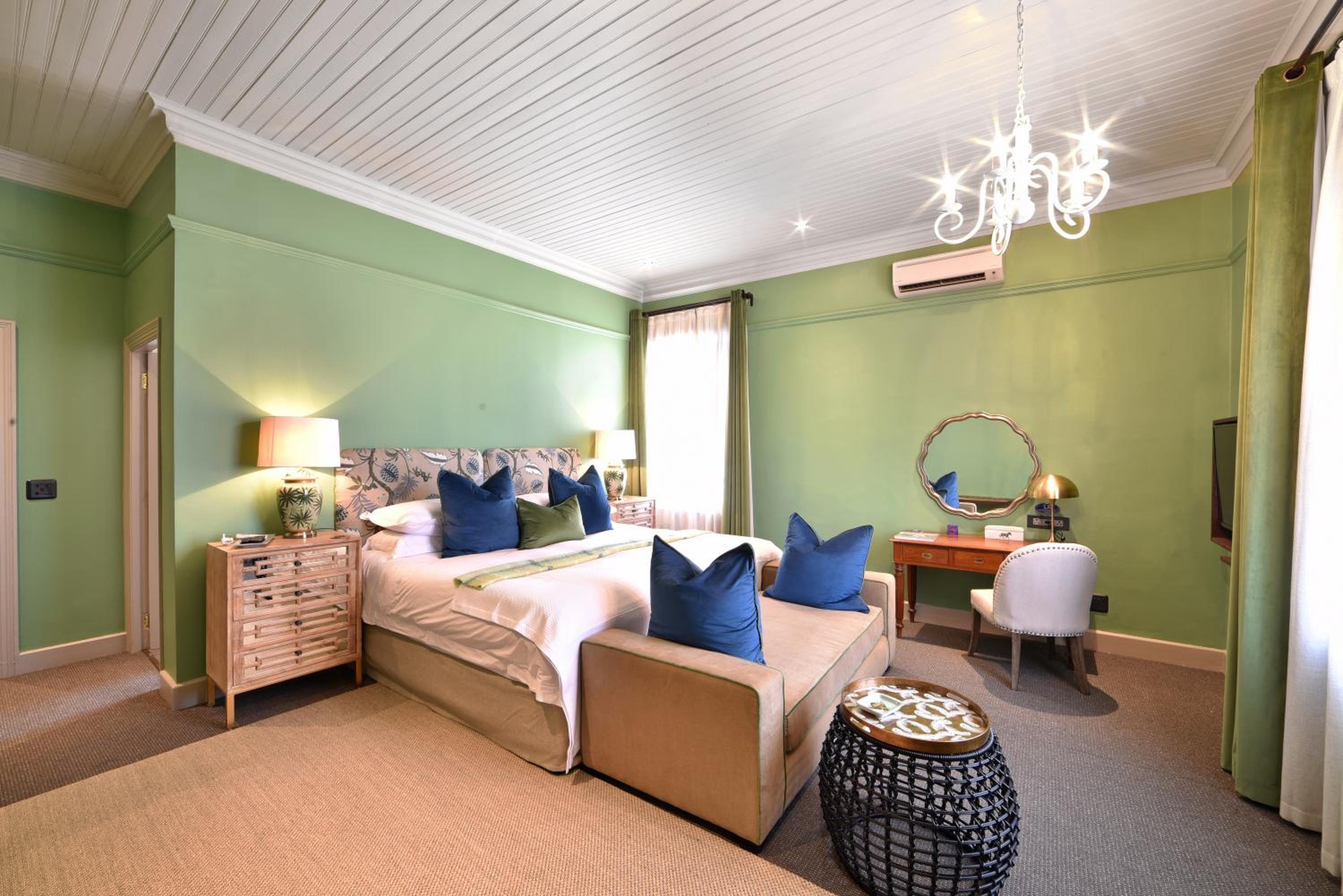 Luxury Room - Photo 6