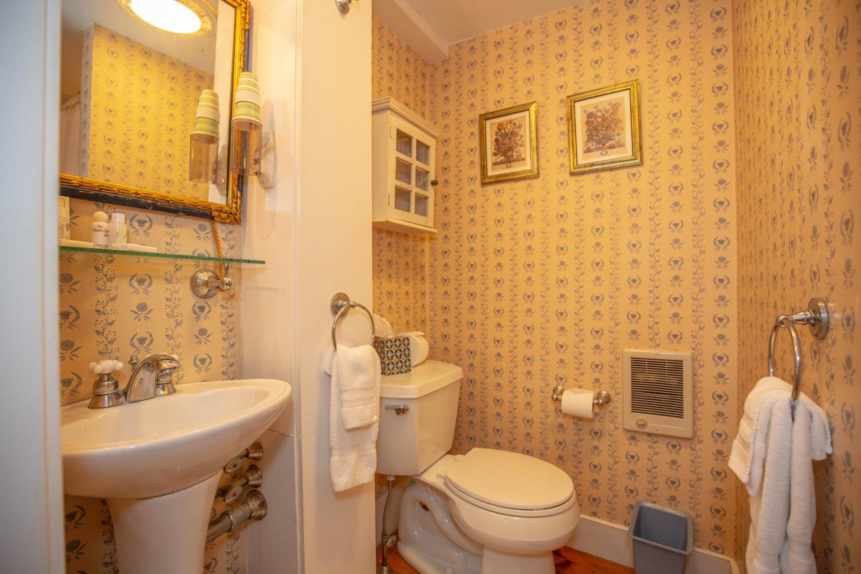 Queen Room - Noyes photo 2