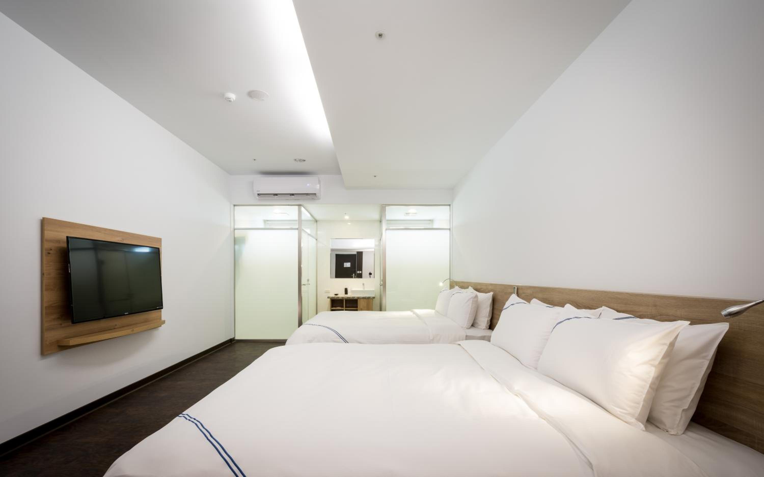 Superior Sextuple Room