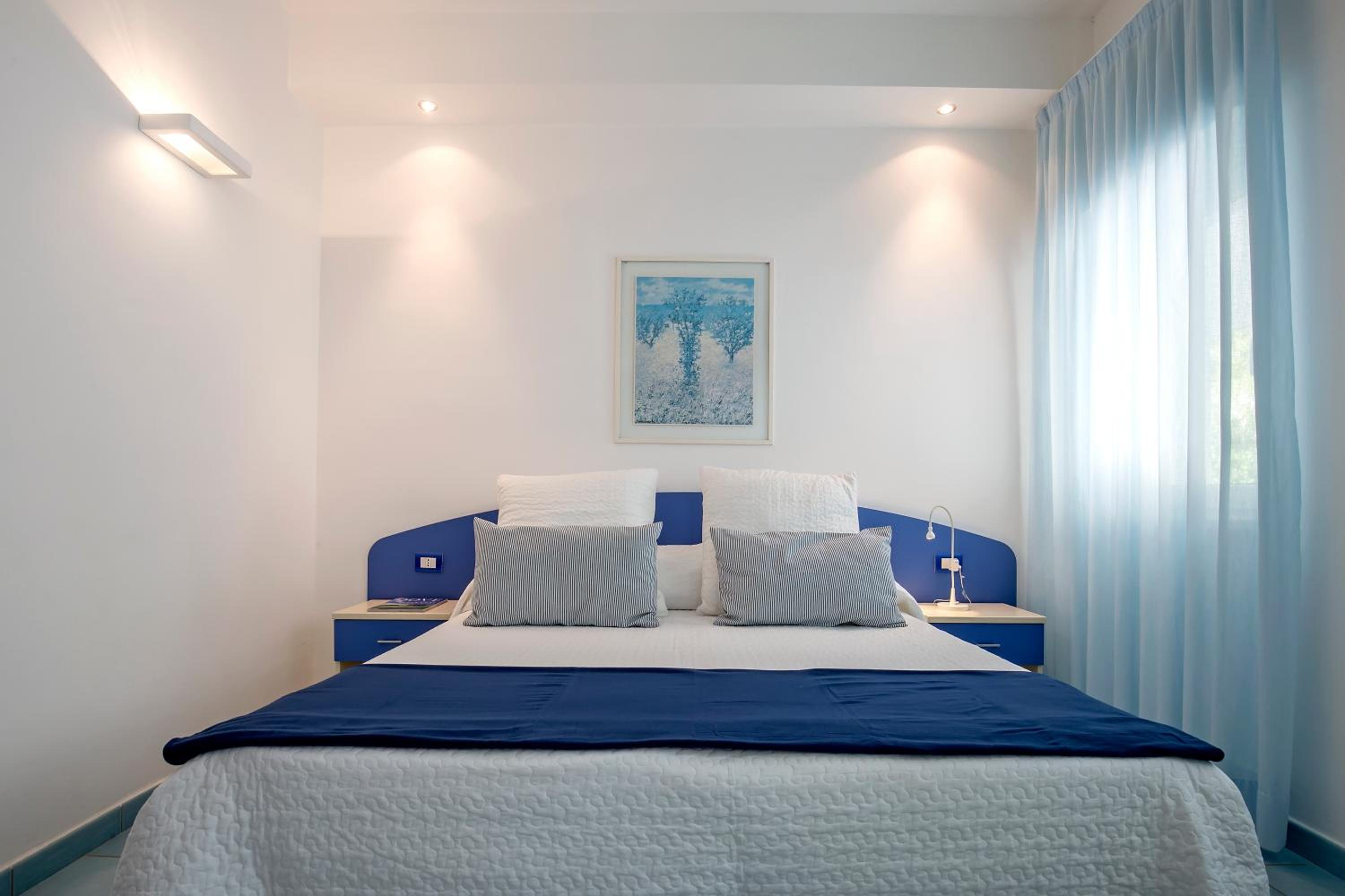 One-Bedroom Apartment - Photo 11