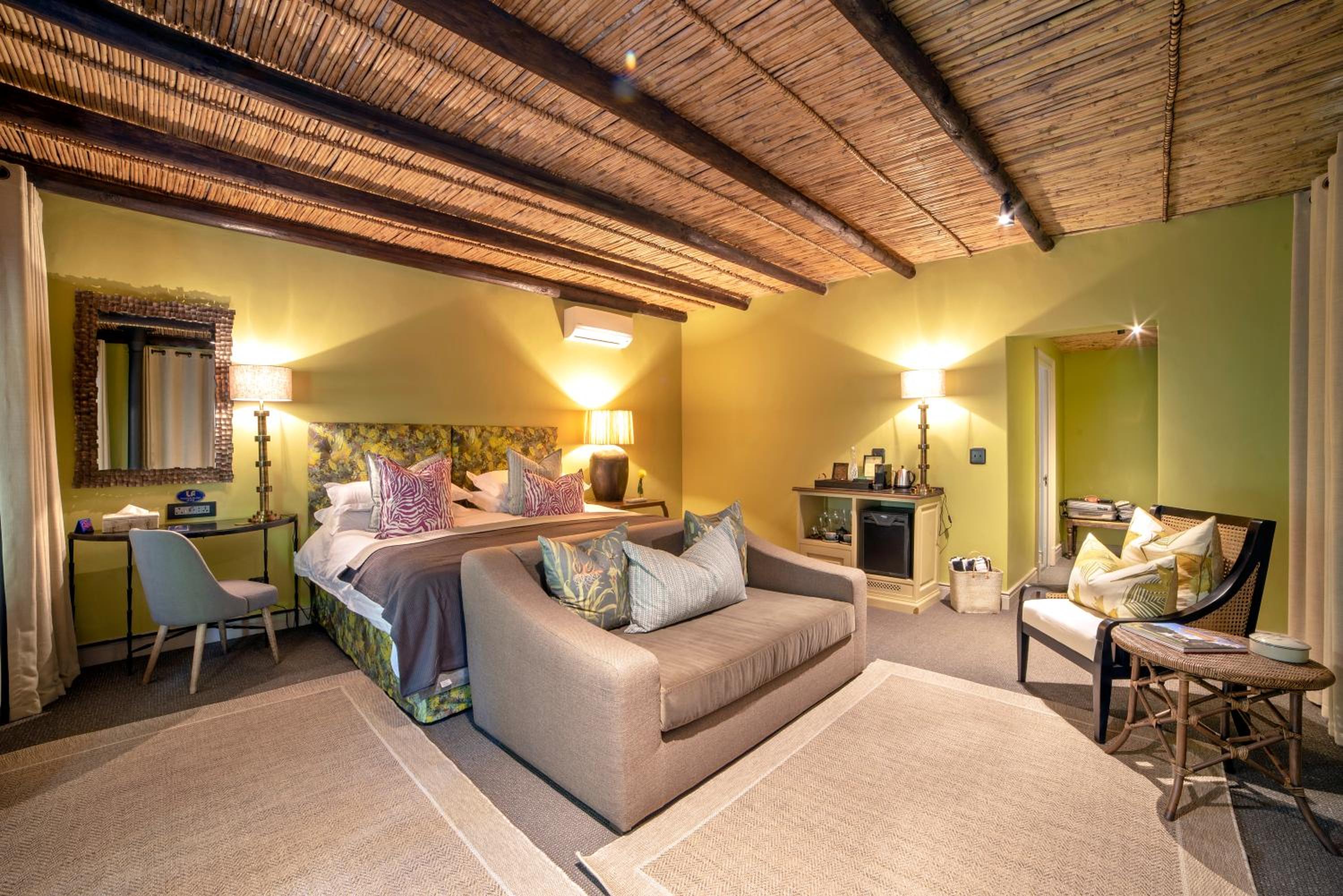 Luxury Suite - Photo 4