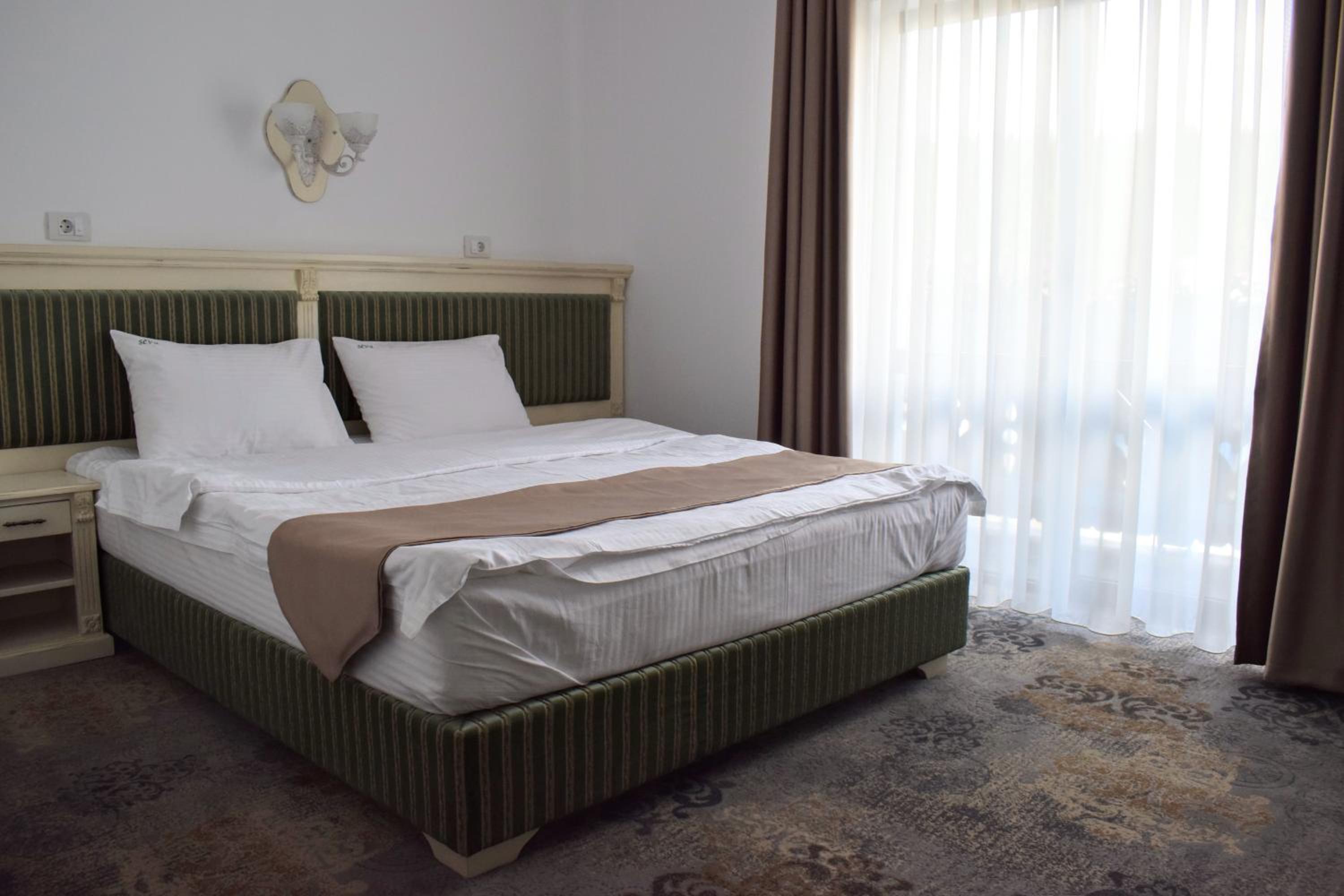 Double Room with Private Bathroom - Photo 13