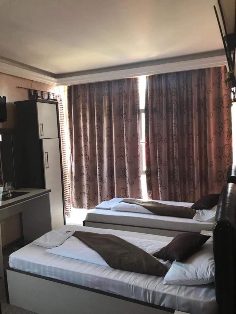 Twin Room - Photo 1