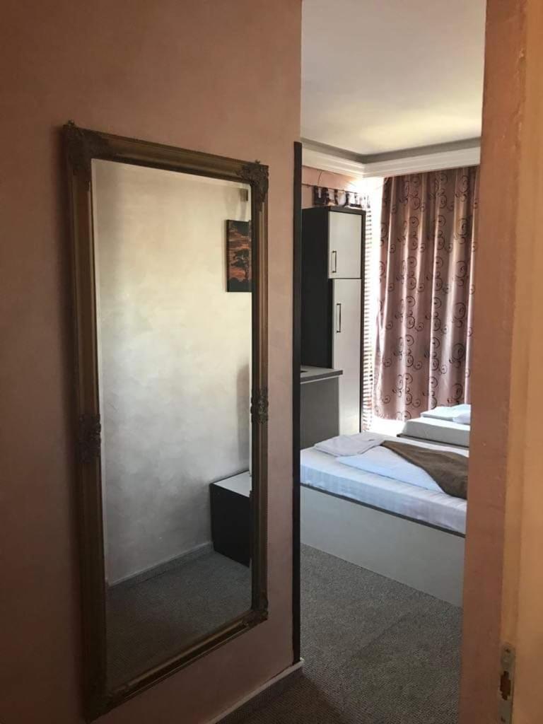 Twin Room - Photo 2