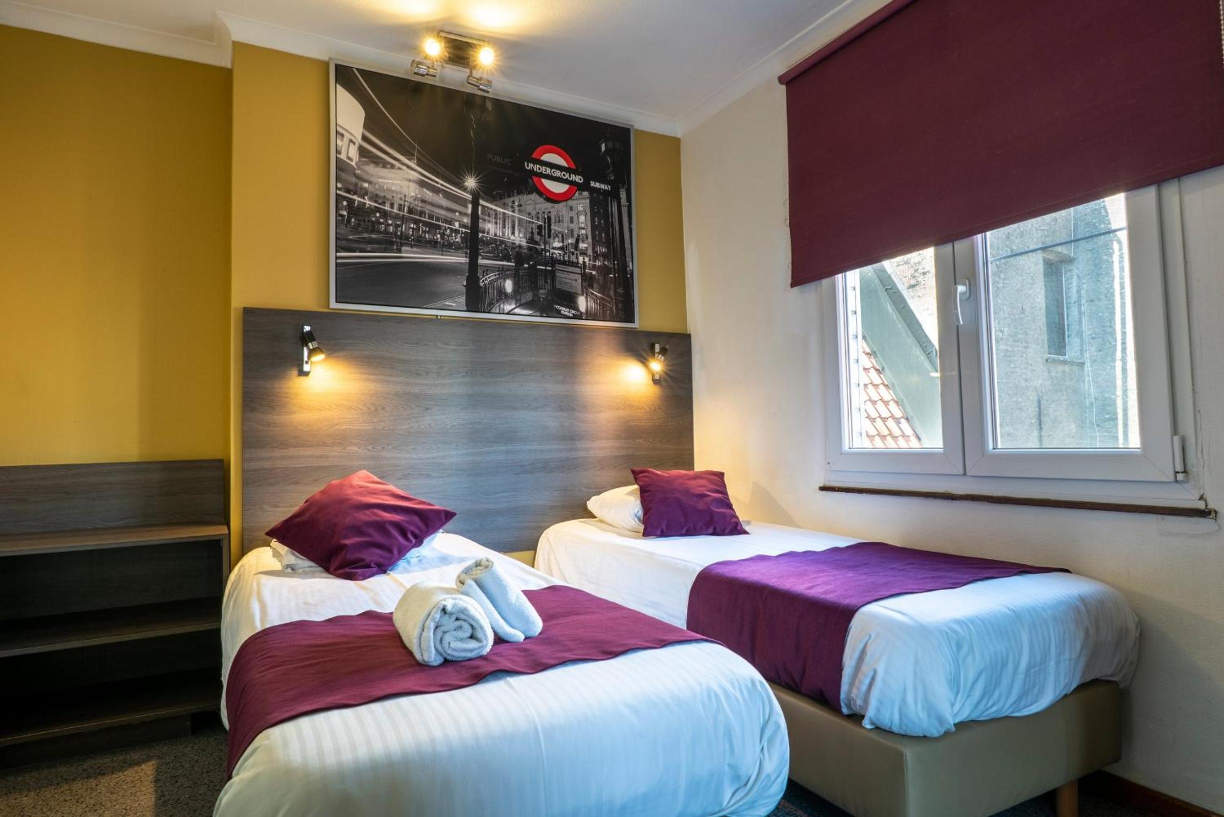 Standard Twin Room with Private Bathroom photo 1