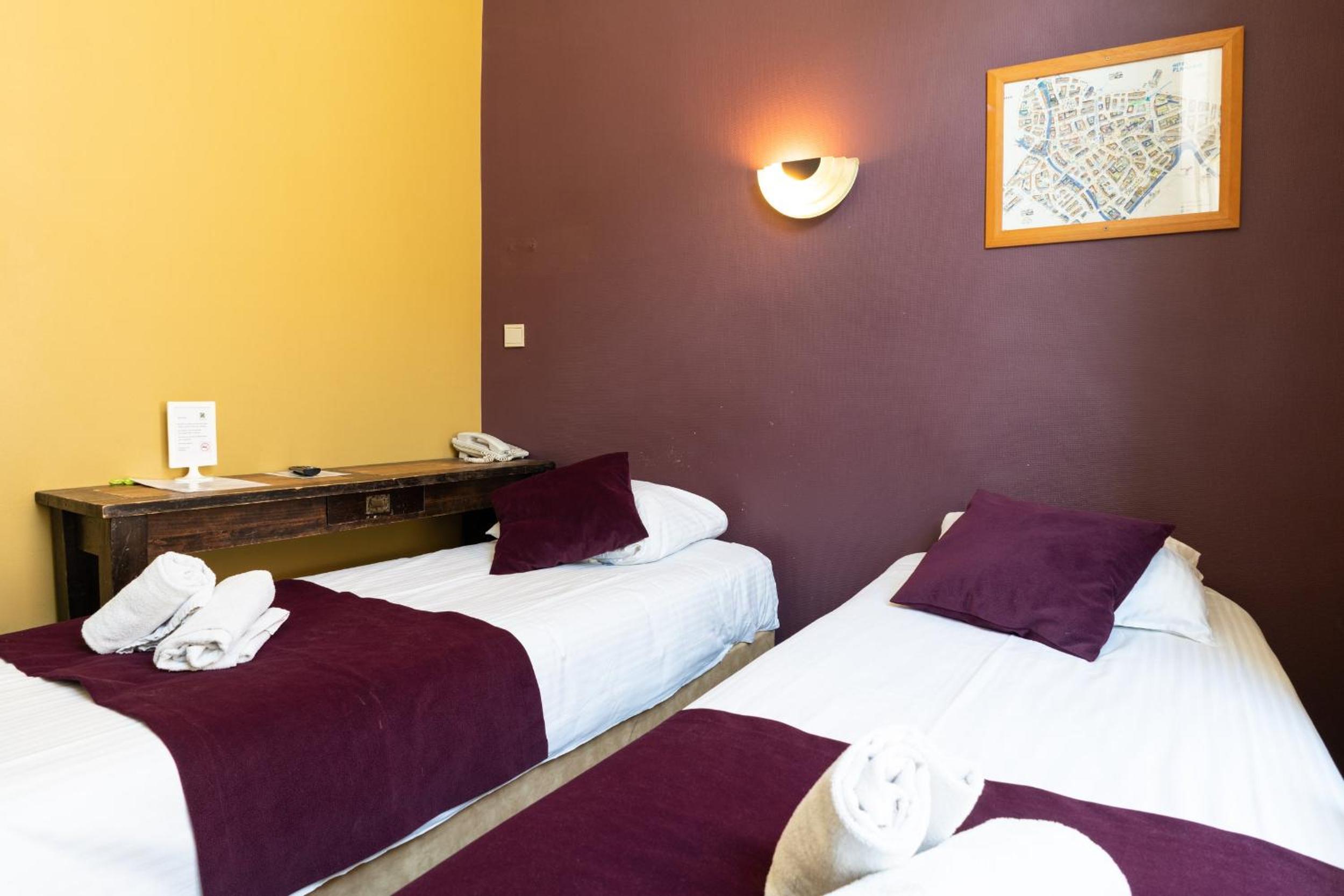 Double Room with Shared Bathroom photo 1