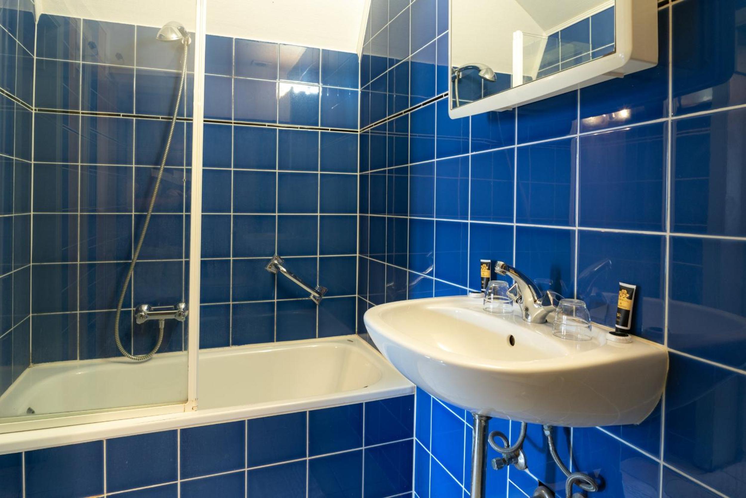 Standard Triple Room with Private Bathroom photo 3