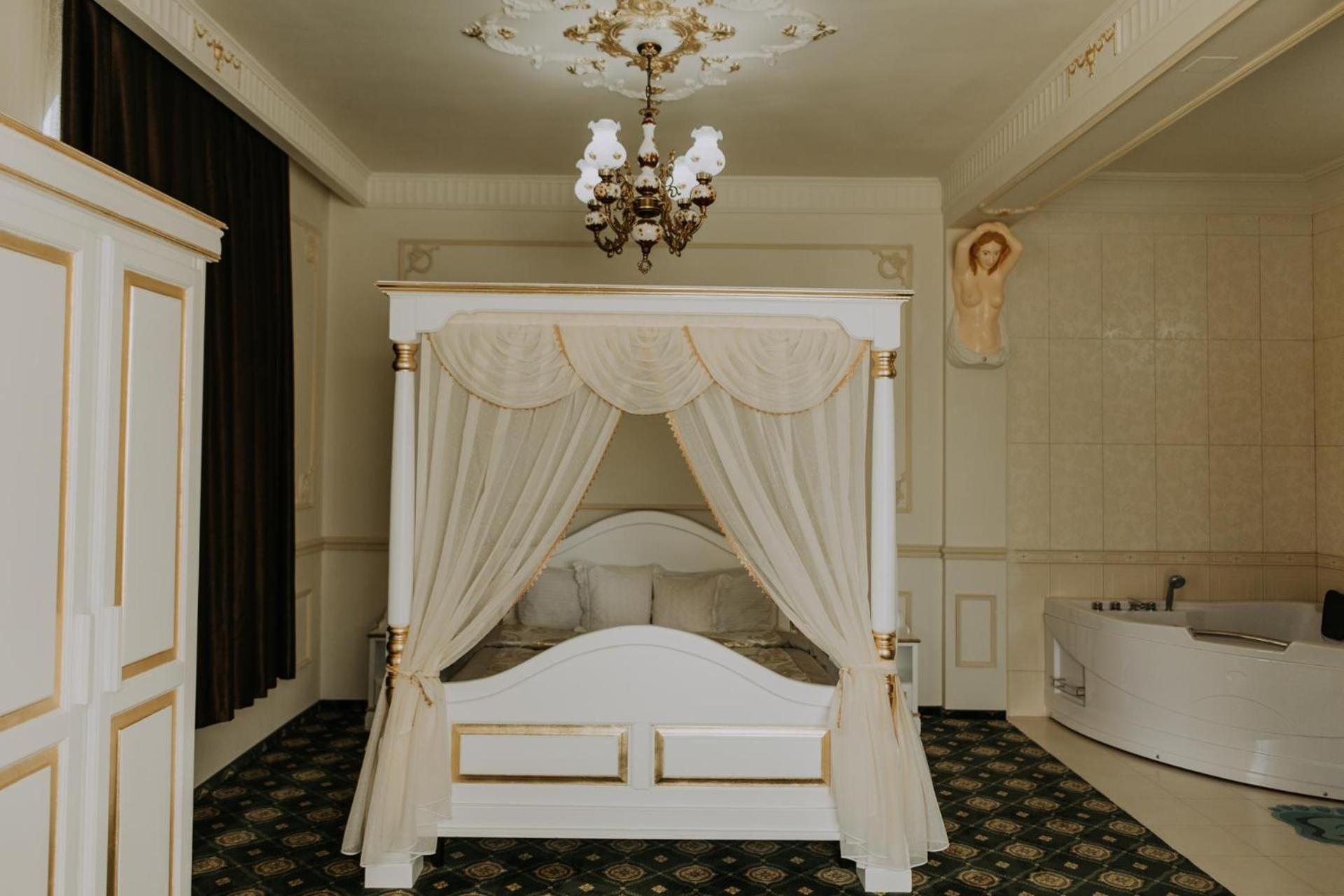 Large Double Room - Photo 7