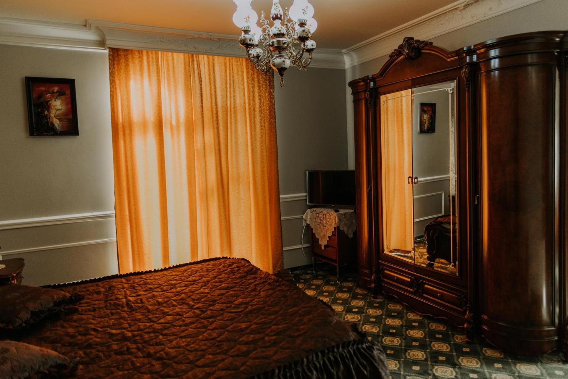 Large Double Room - Photo 8