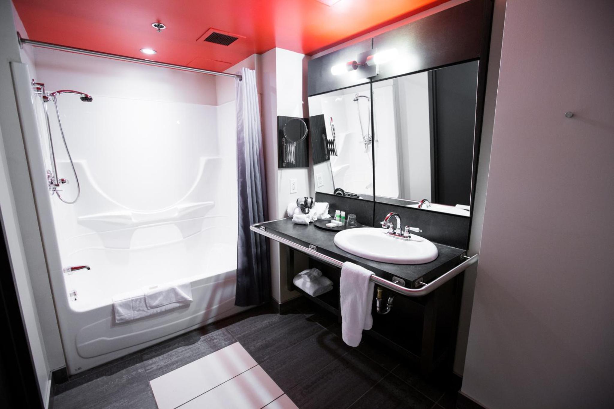 Comfort Queen Room - Photo 3