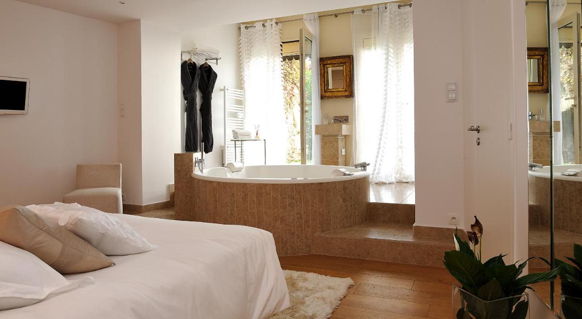 Deluxe Suite photo 3