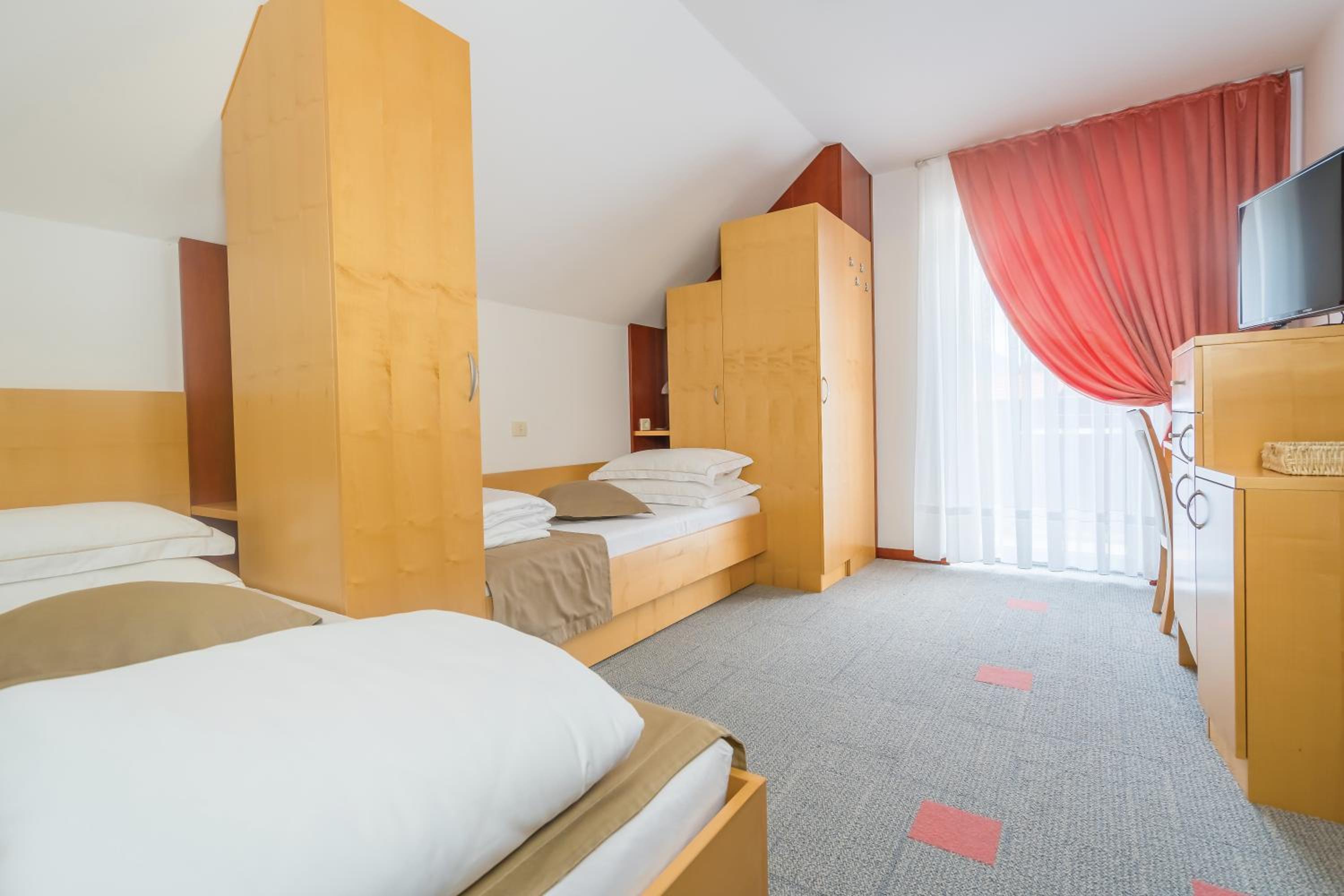 Twin Room with Balcony photo 2