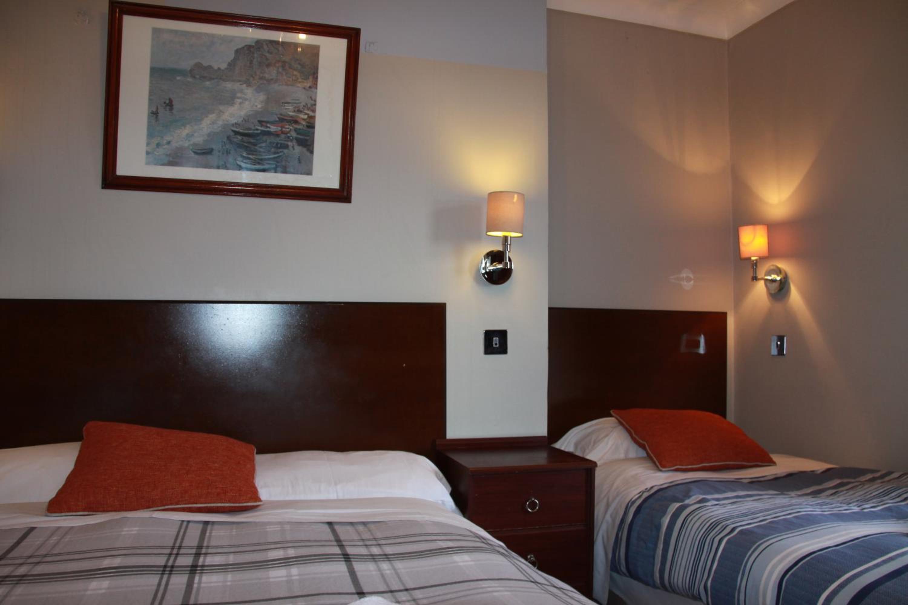Triple Room with Private Bathroom photo 3